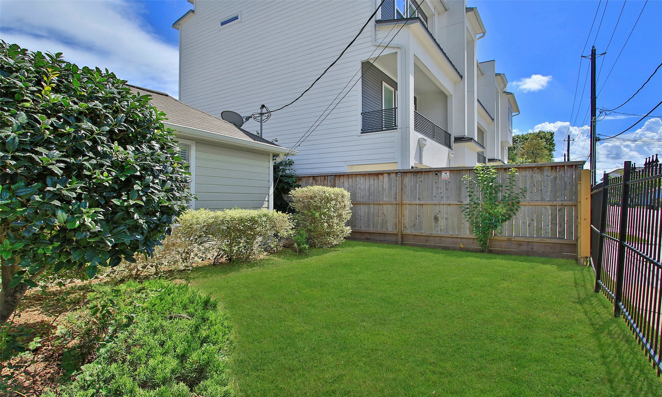 1518 Sabine Street Property Photo 2