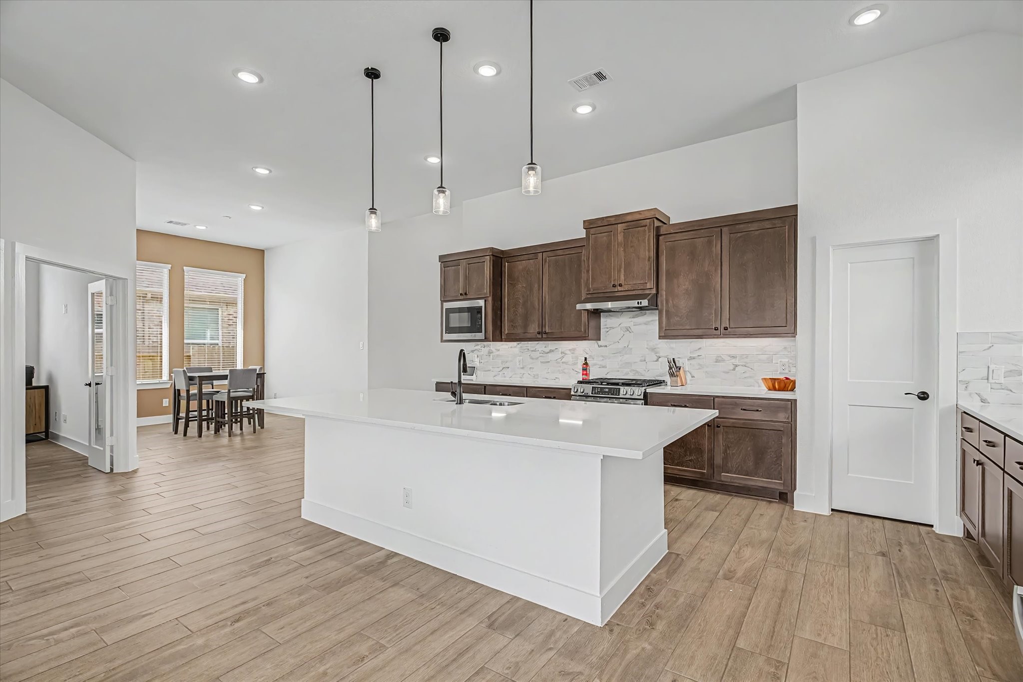 3851 Mulberry Farms Drive Property Photo 4