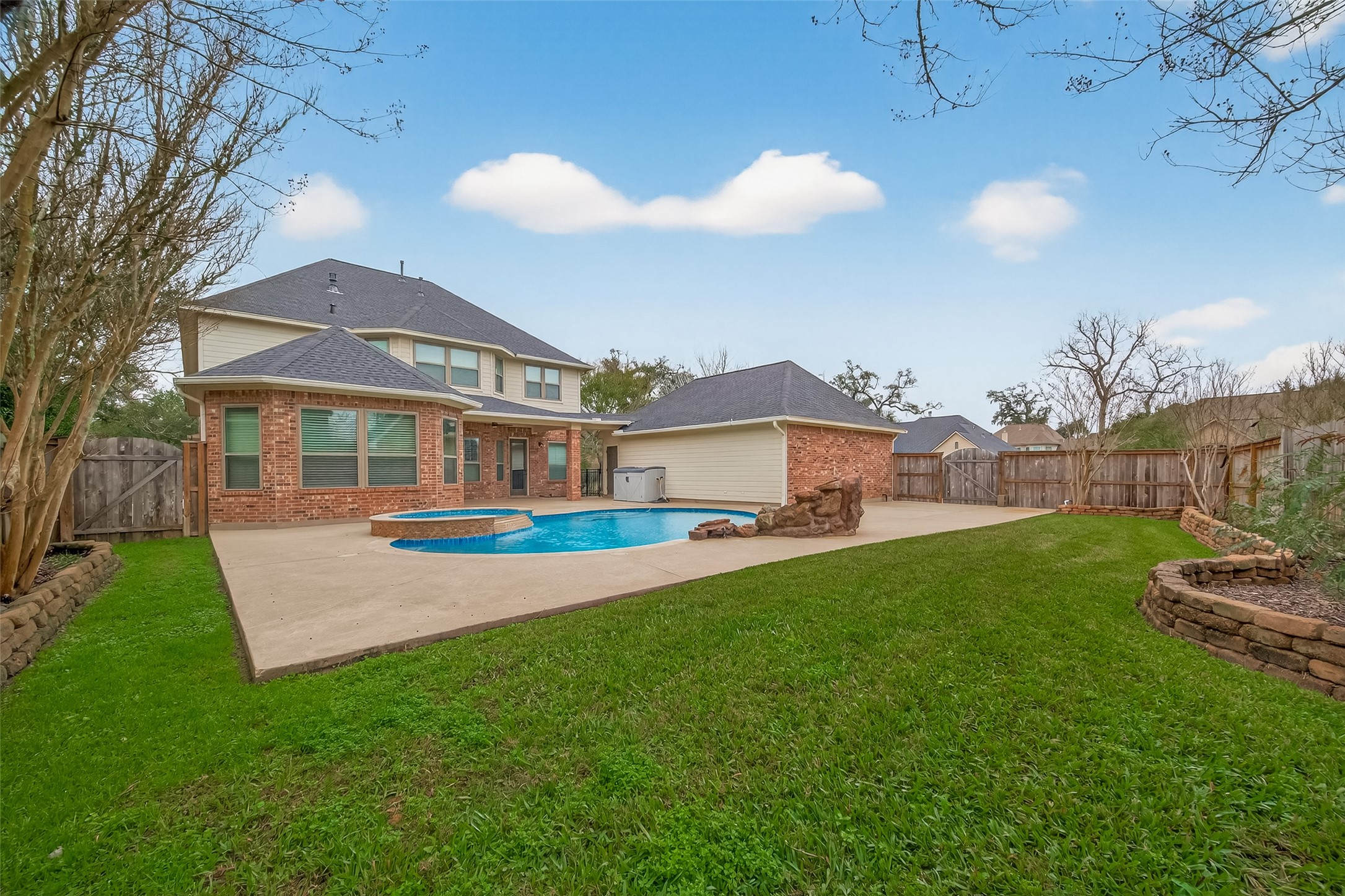 51 English Oak Court Property Photo 4