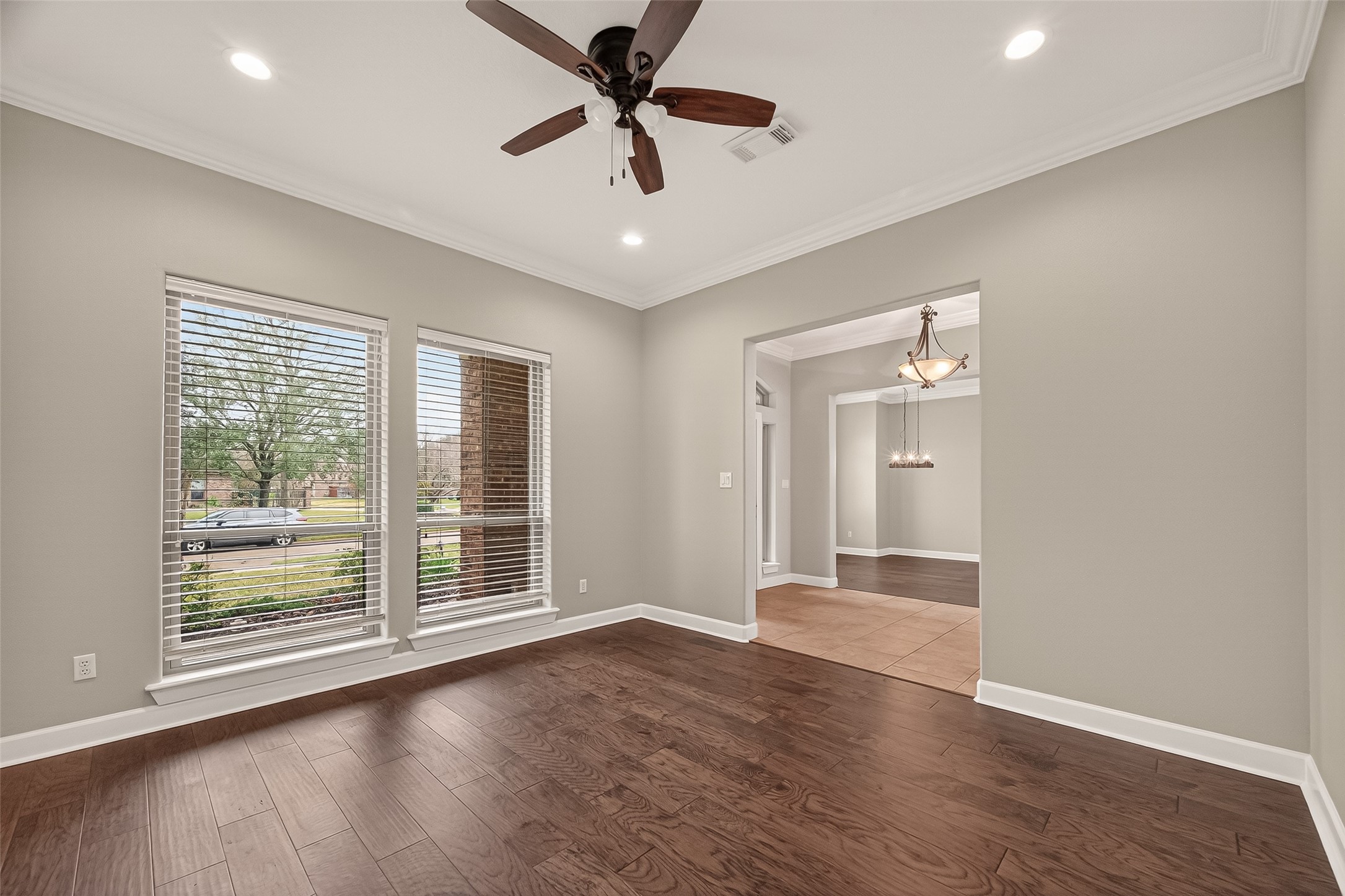 51 English Oak Court Property Photo 8