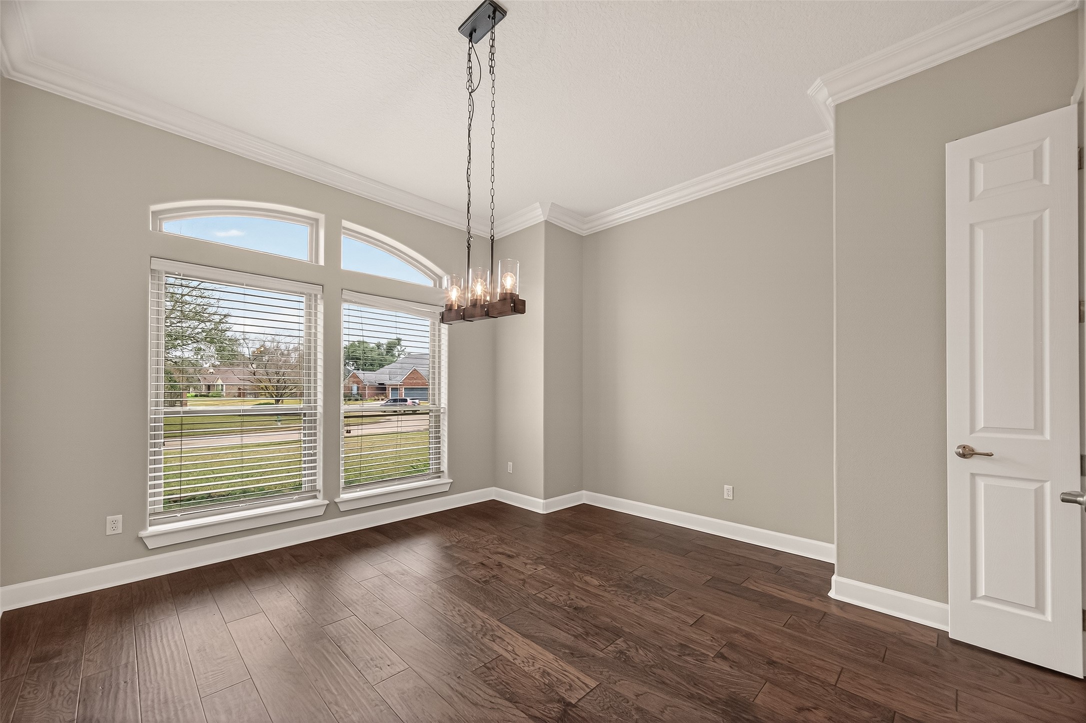 51 English Oak Court Property Photo 9