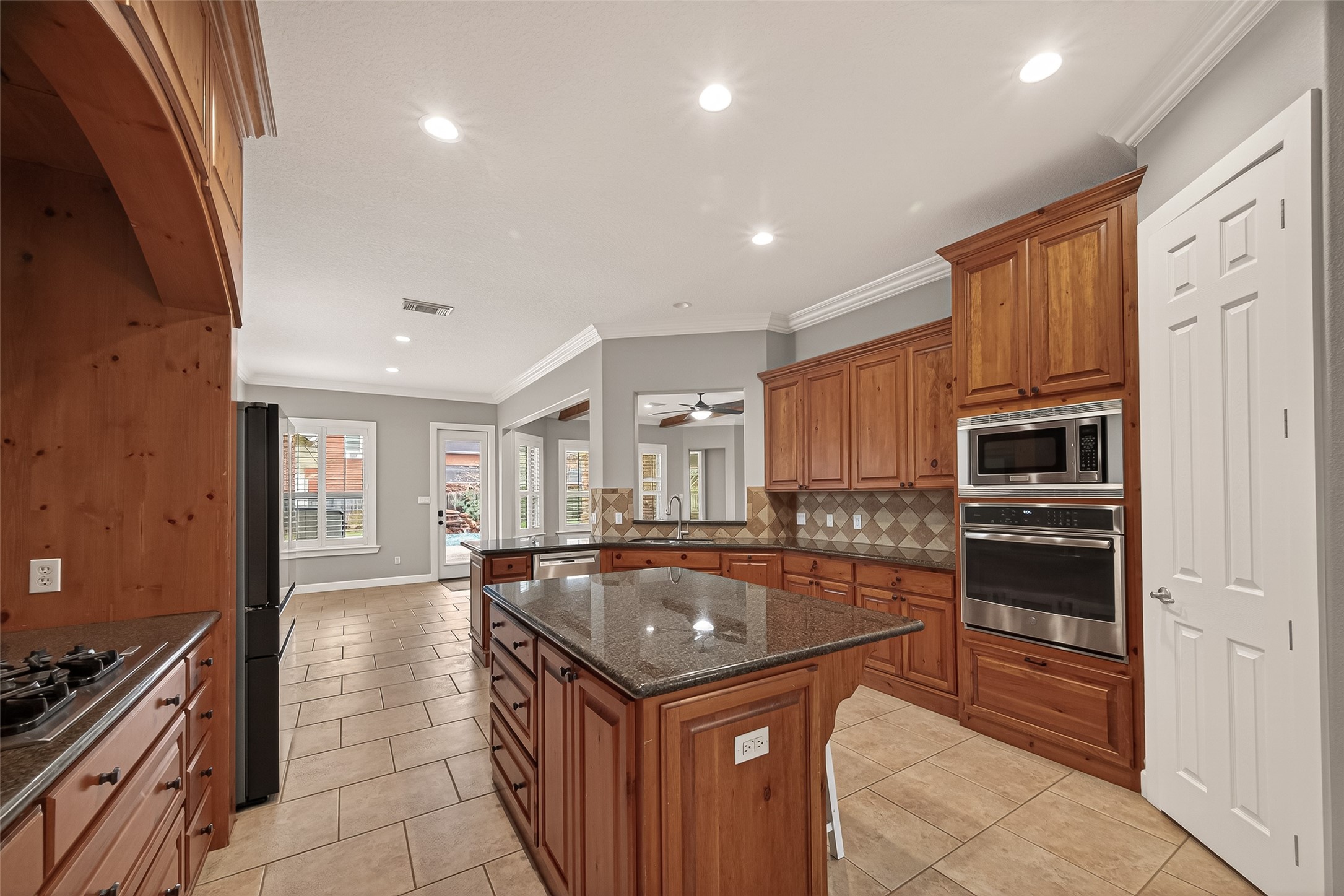 51 English Oak Court Property Photo 17