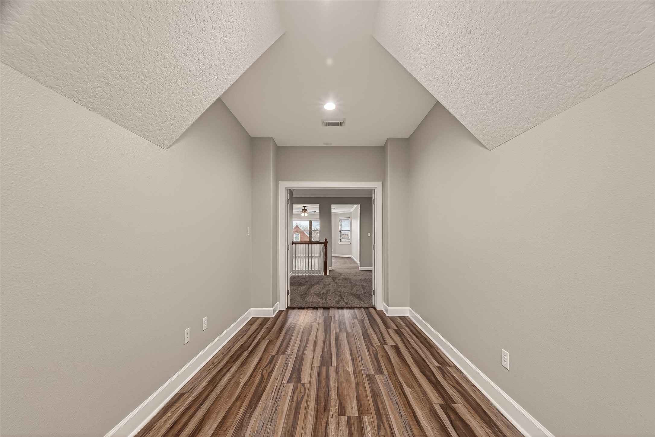 51 English Oak Court Property Photo 40