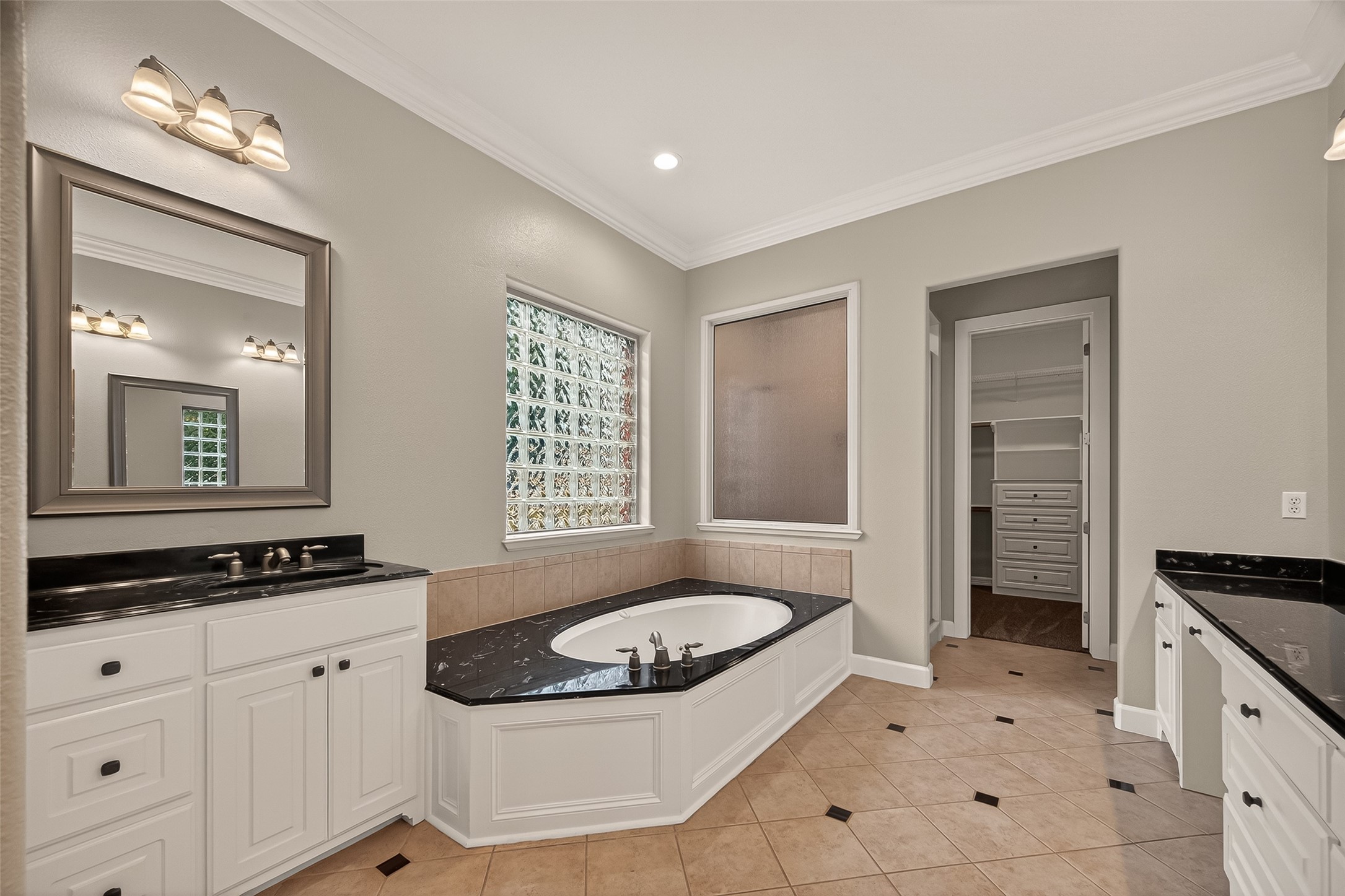 51 English Oak Court Property Photo 45