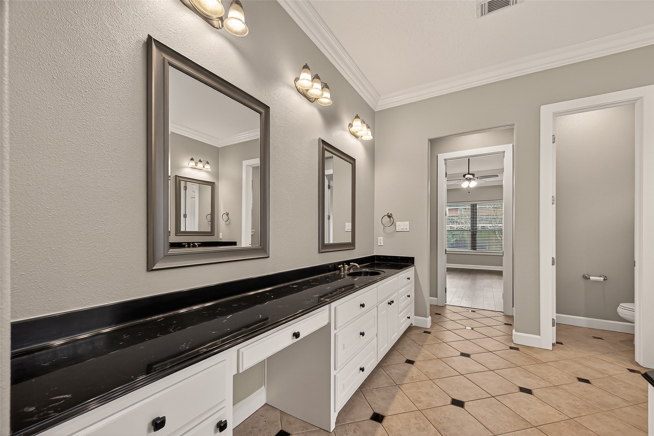 51 English Oak Court Property Photo 46