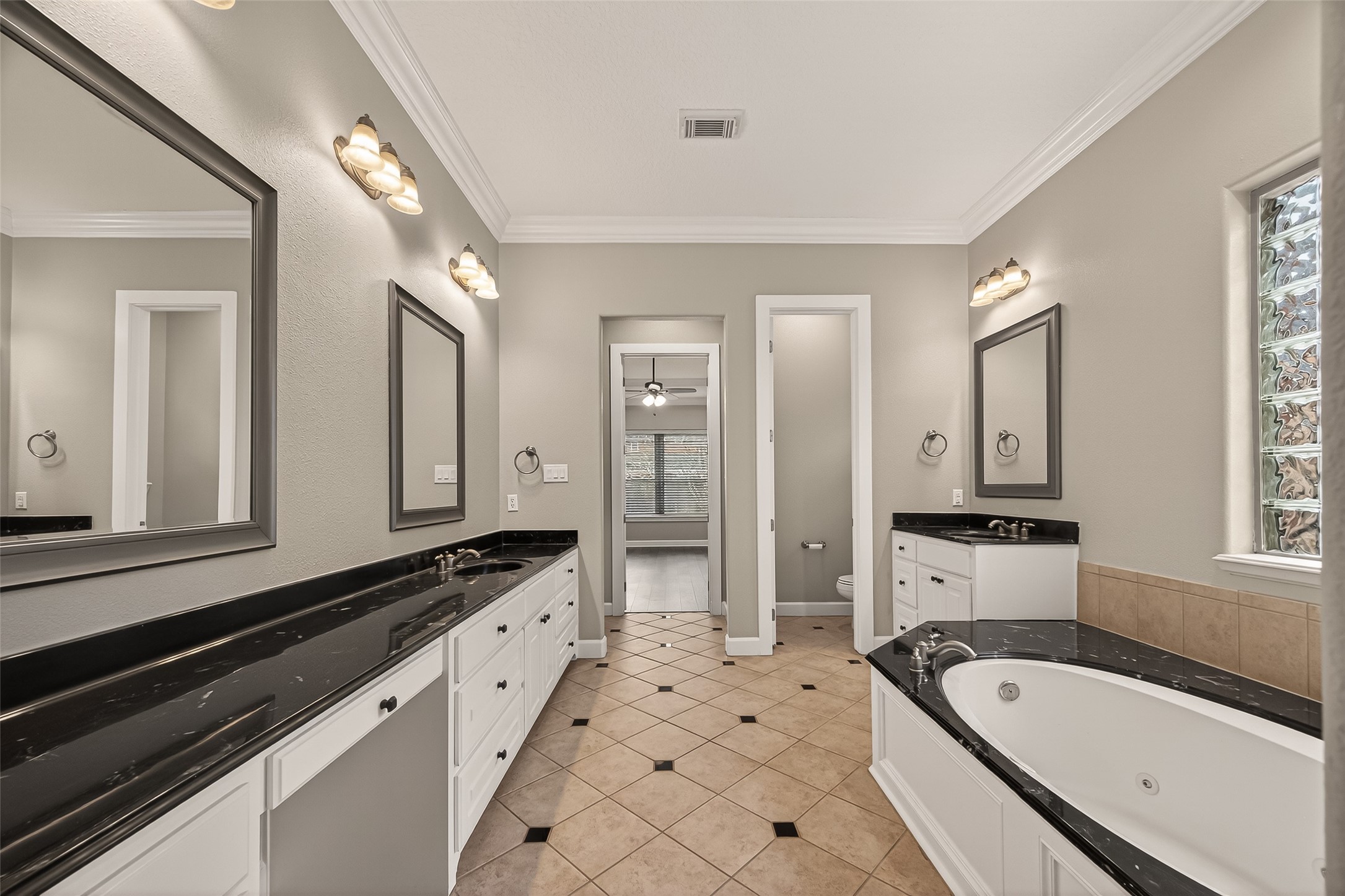 51 English Oak Court Property Photo 47
