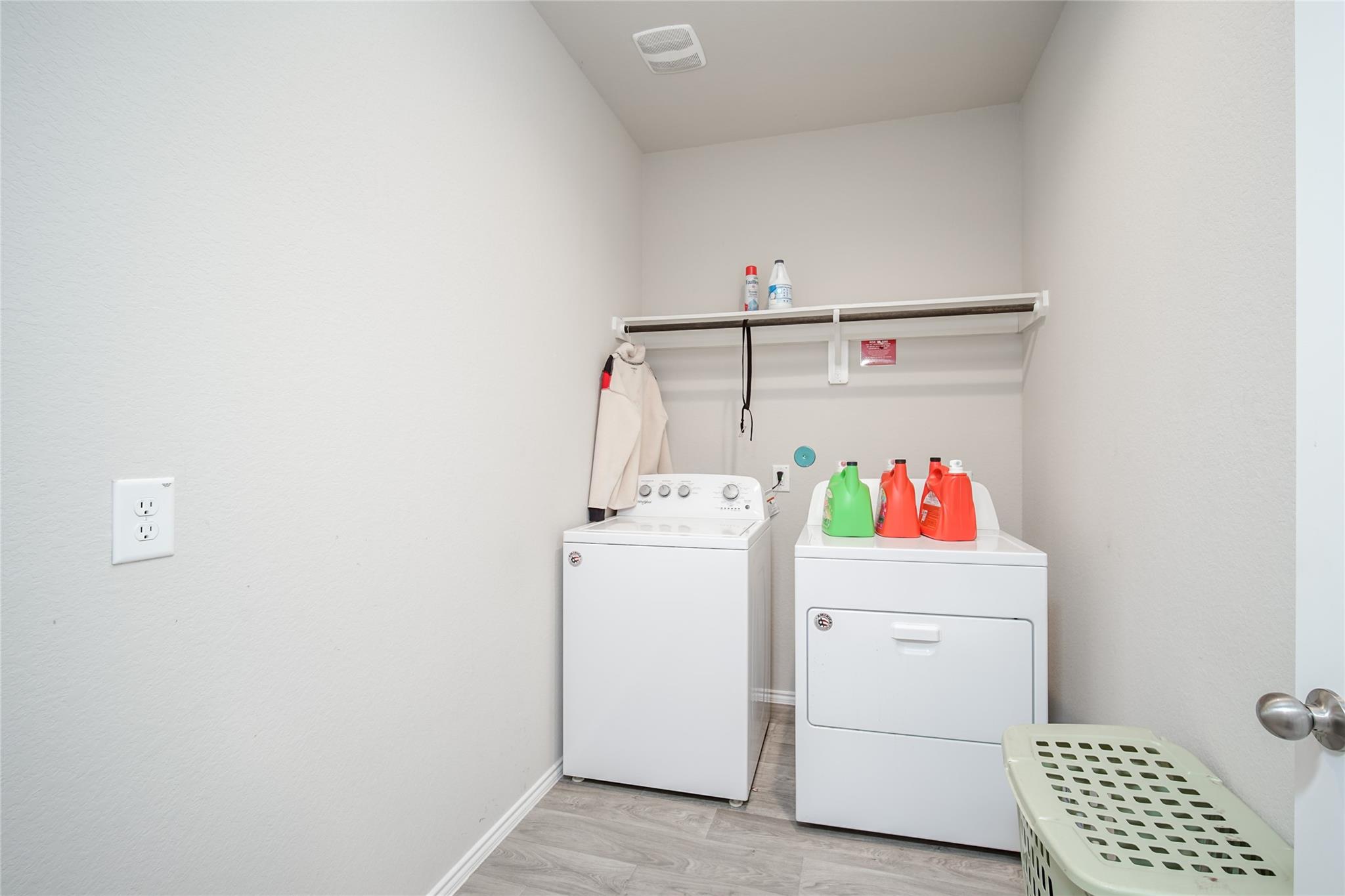 6802 Amber Cliff Lane Property Photo 18