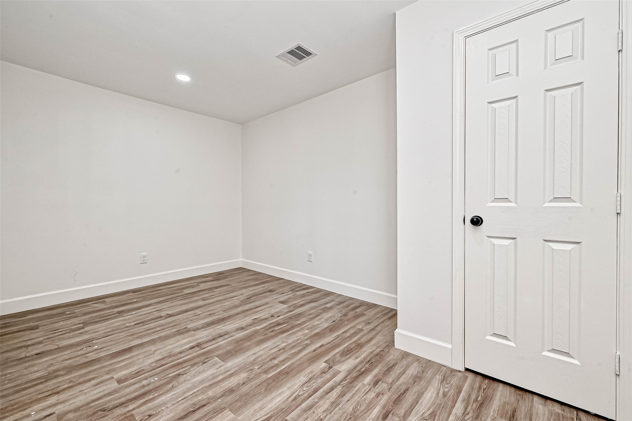 5609 Denmark Street A Property Photo 11
