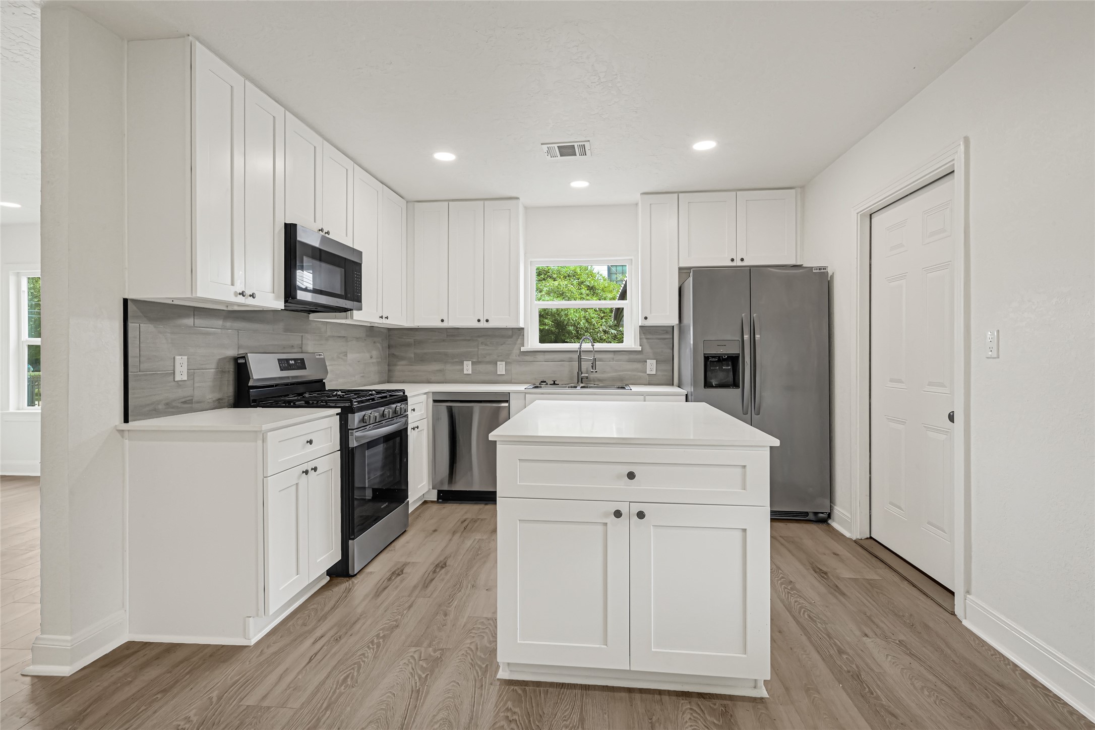 1202 N Roberson Street Property Photo 2