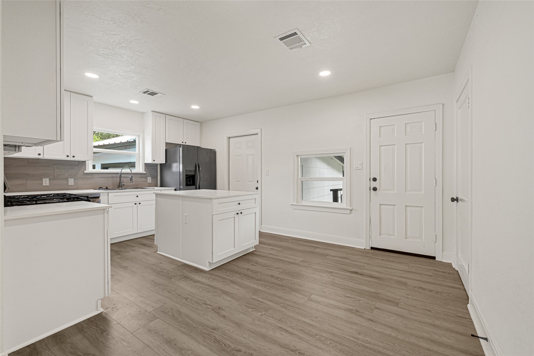 1202 N Roberson Street Property Photo 12