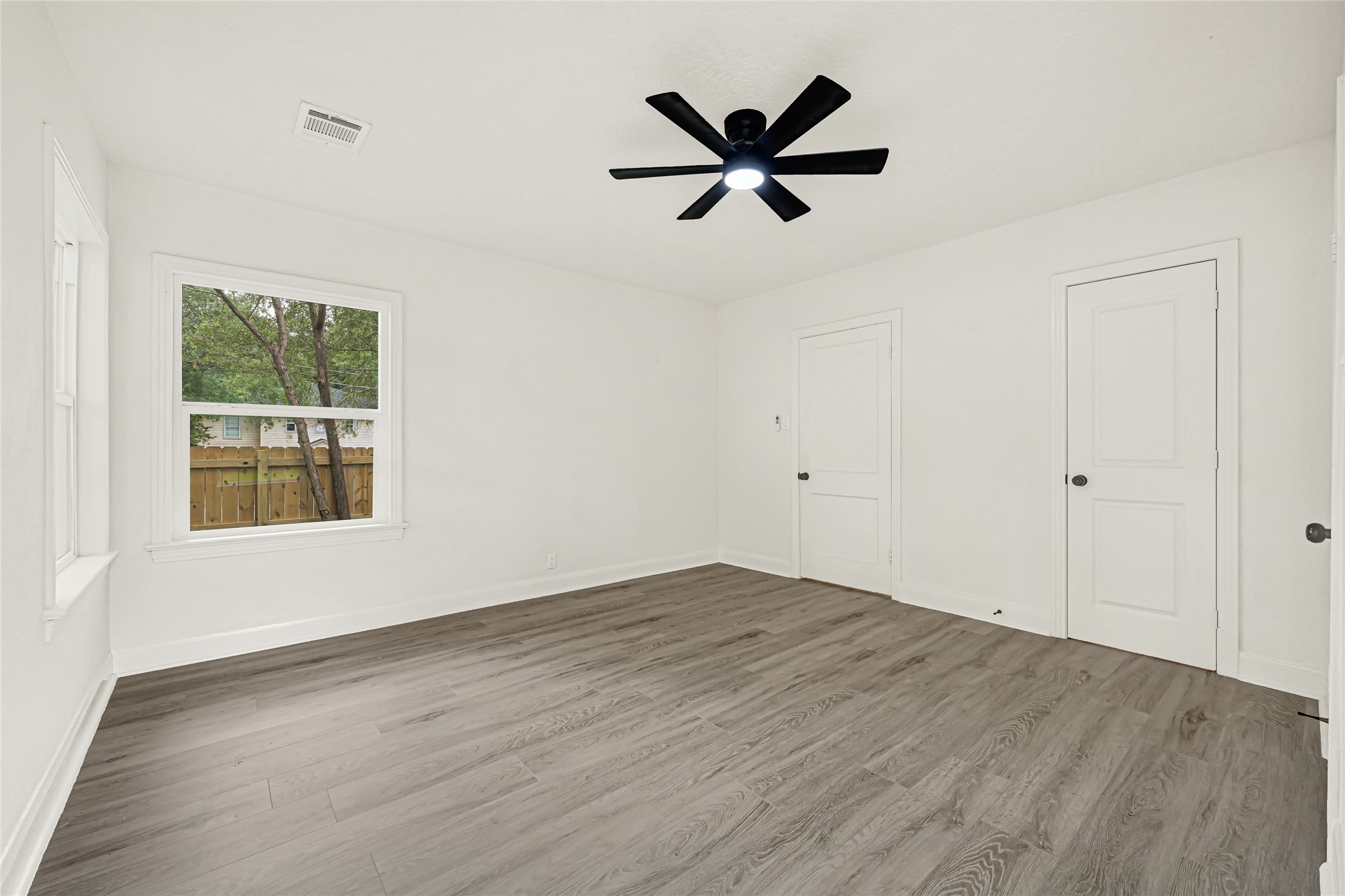 1202 N Roberson Street Property Photo 21