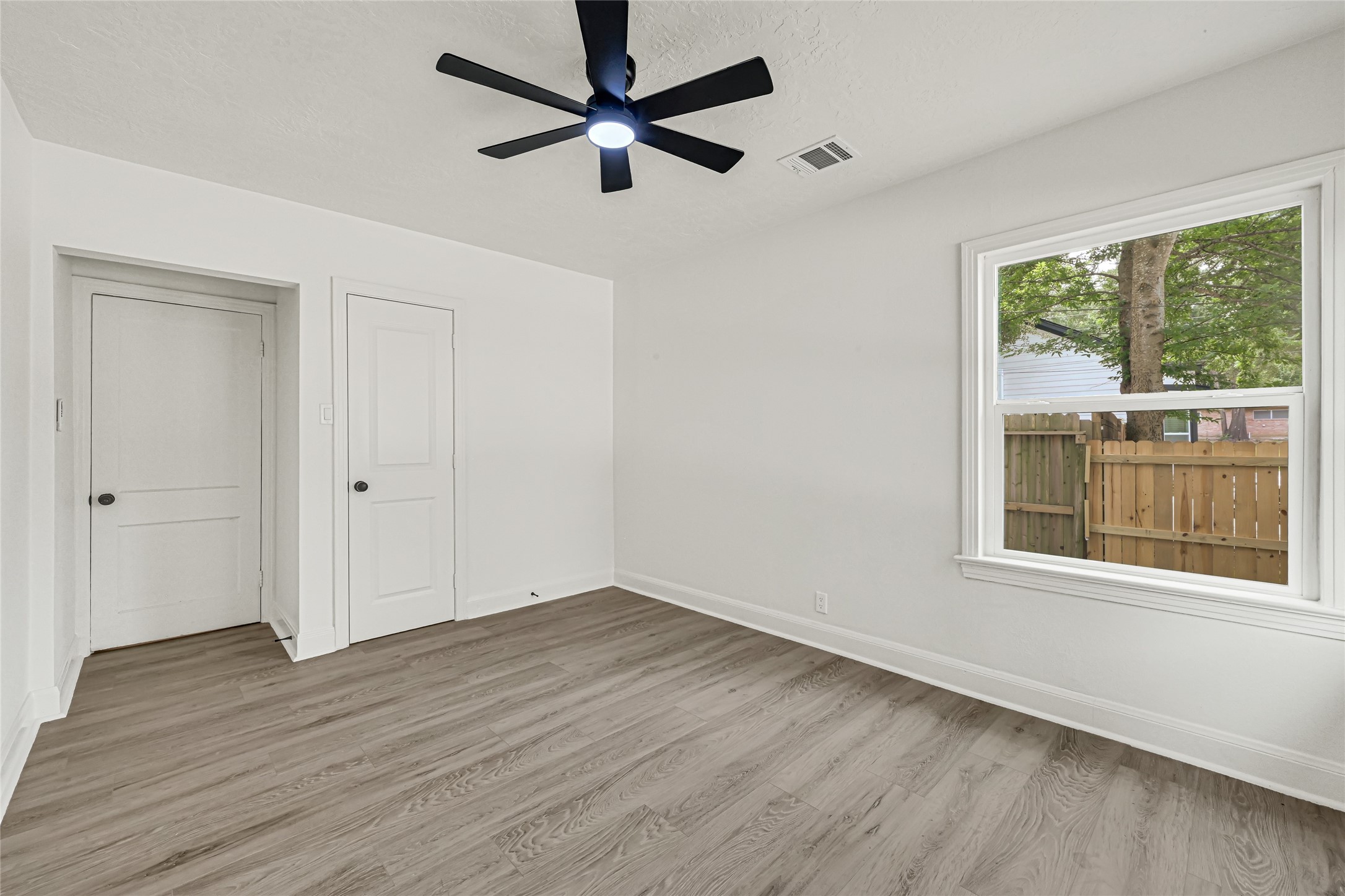 1202 N Roberson Street Property Photo 26