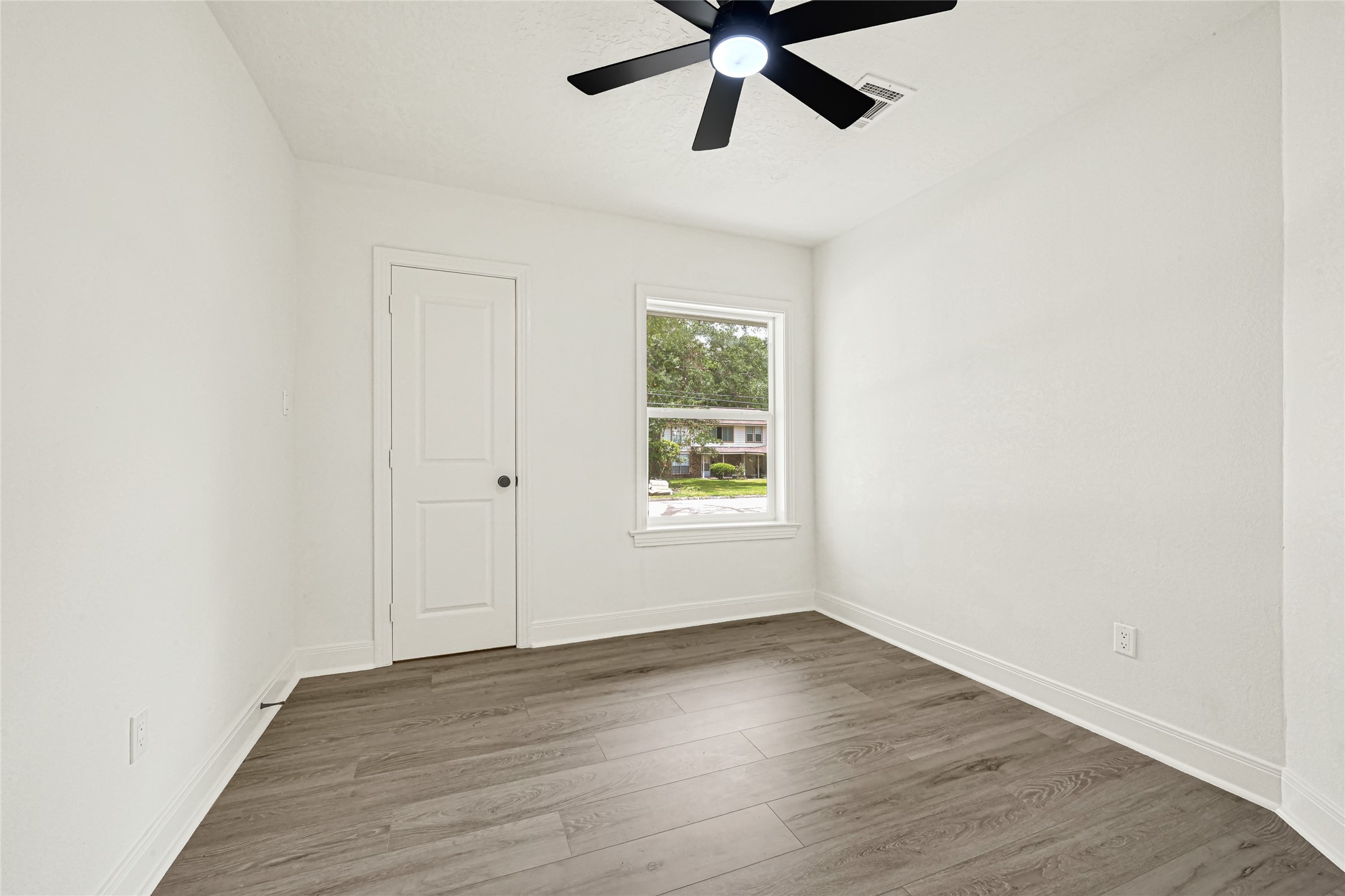 1202 N Roberson Street Property Photo 32