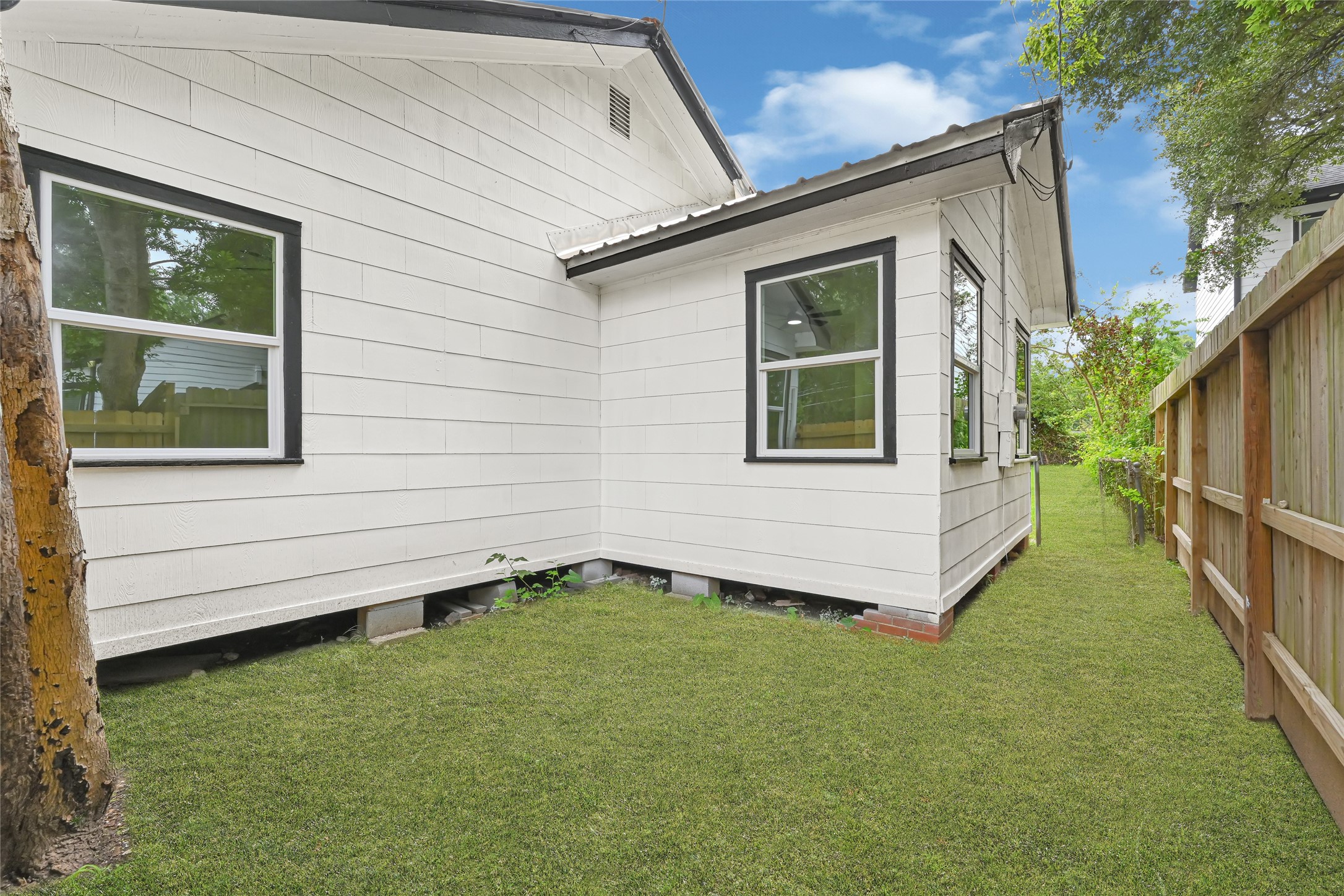 1202 N Roberson Street Property Photo 36