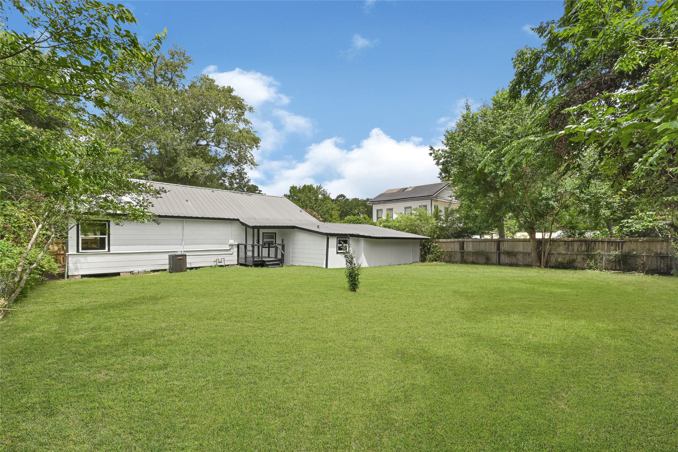 1202 N Roberson Street Property Photo 40