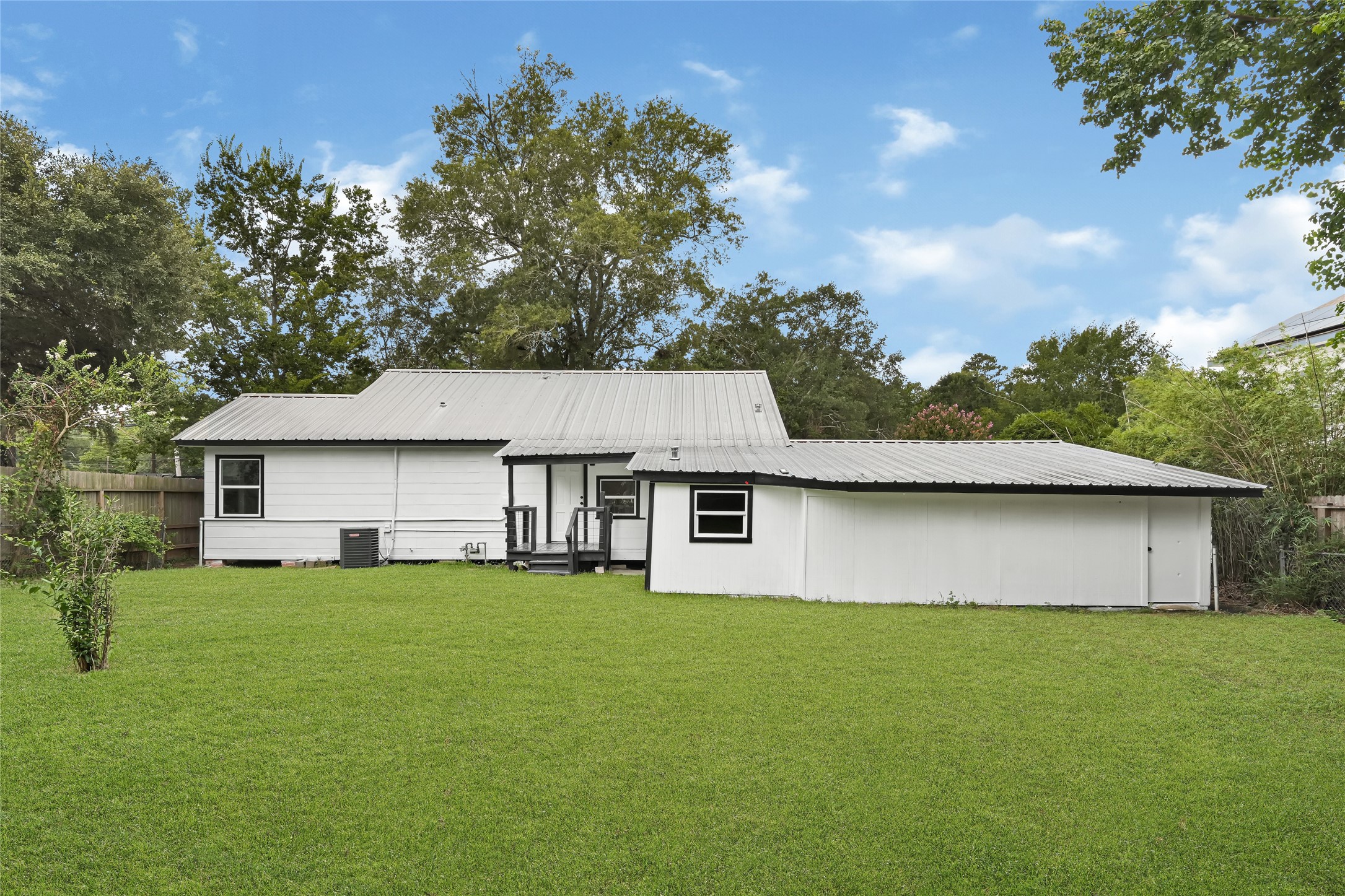 1202 N Roberson Street Property Photo 42