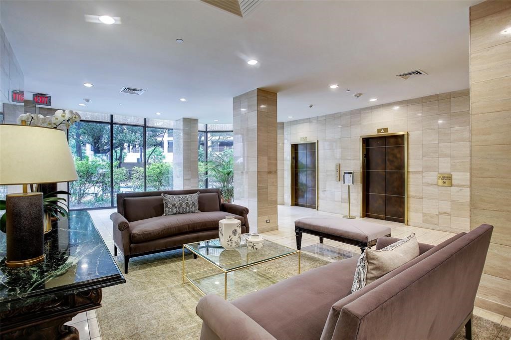 15 Greenway Plaza 29b Property Photo 39