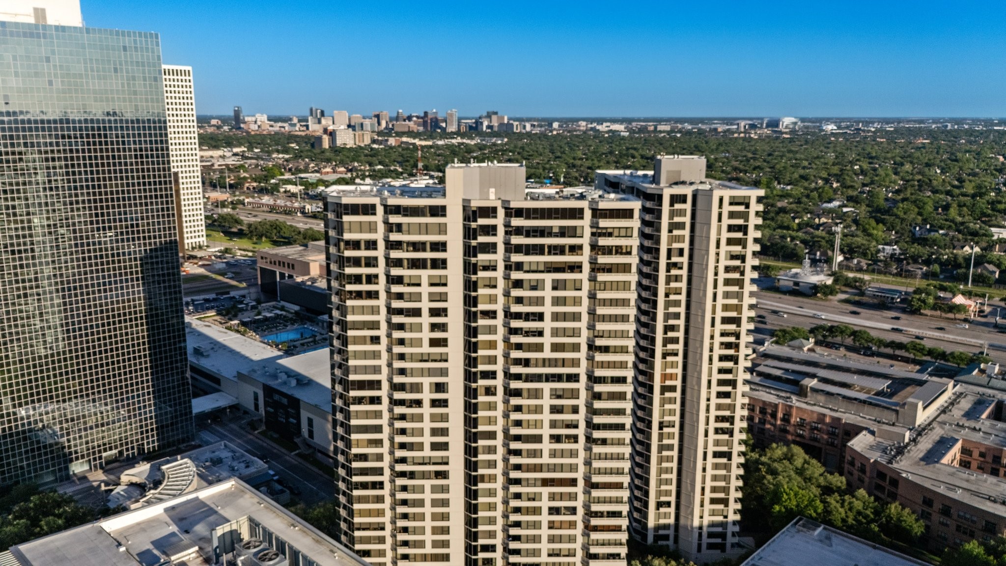 15 Greenway Plaza 29b Property Photo 46