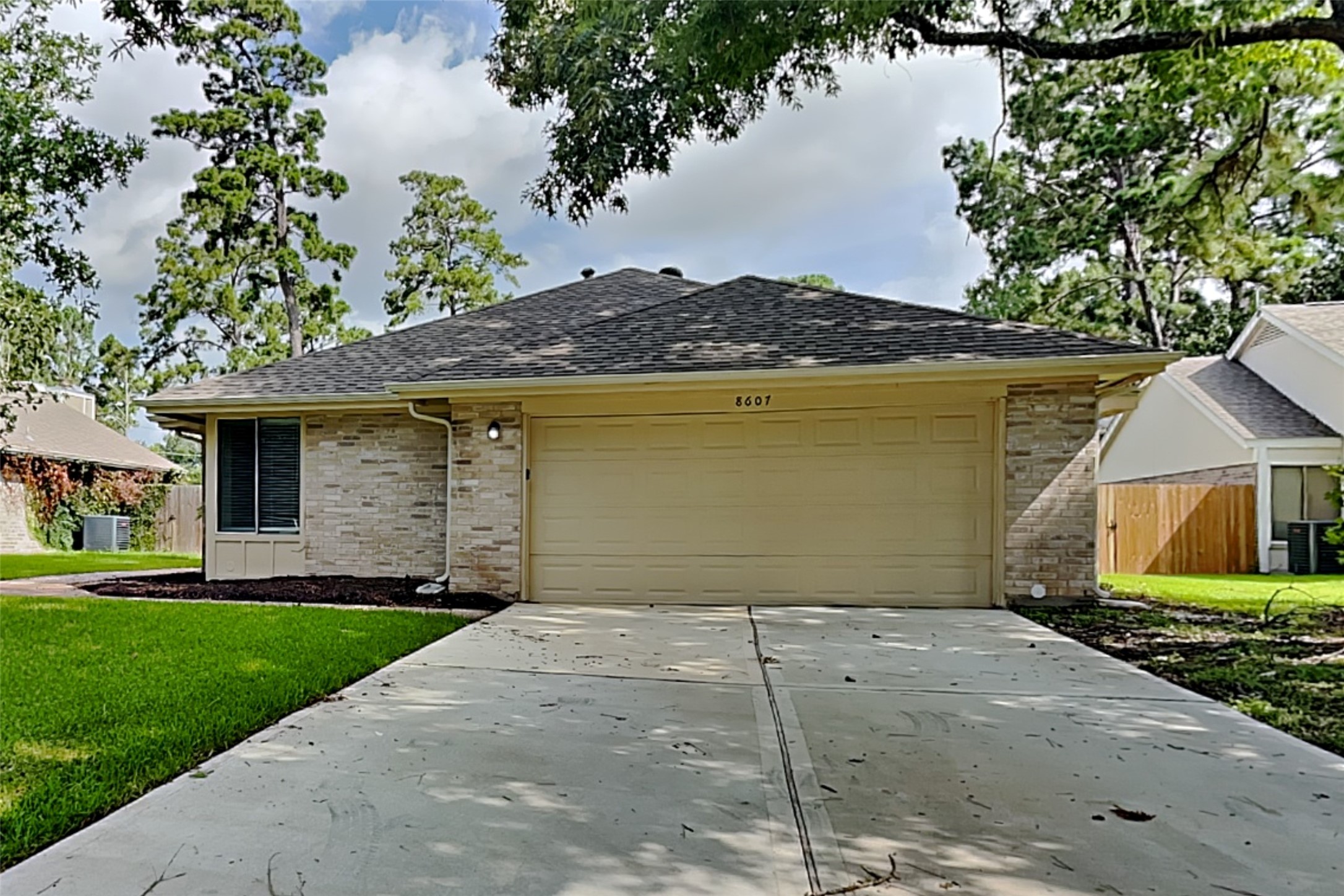 8607 Pines Place Drive Property Photo 1