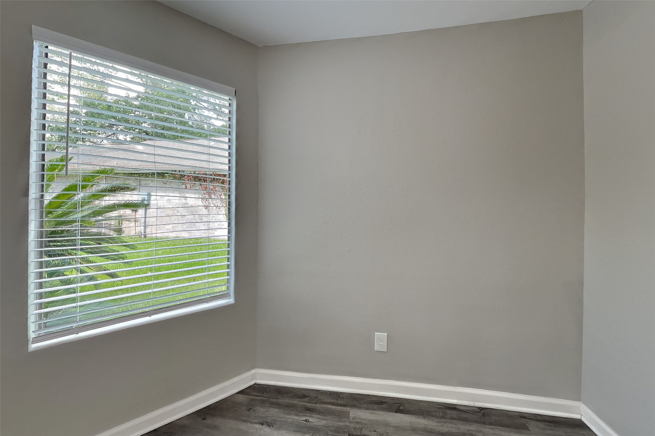 8607 Pines Place Drive Property Photo 5