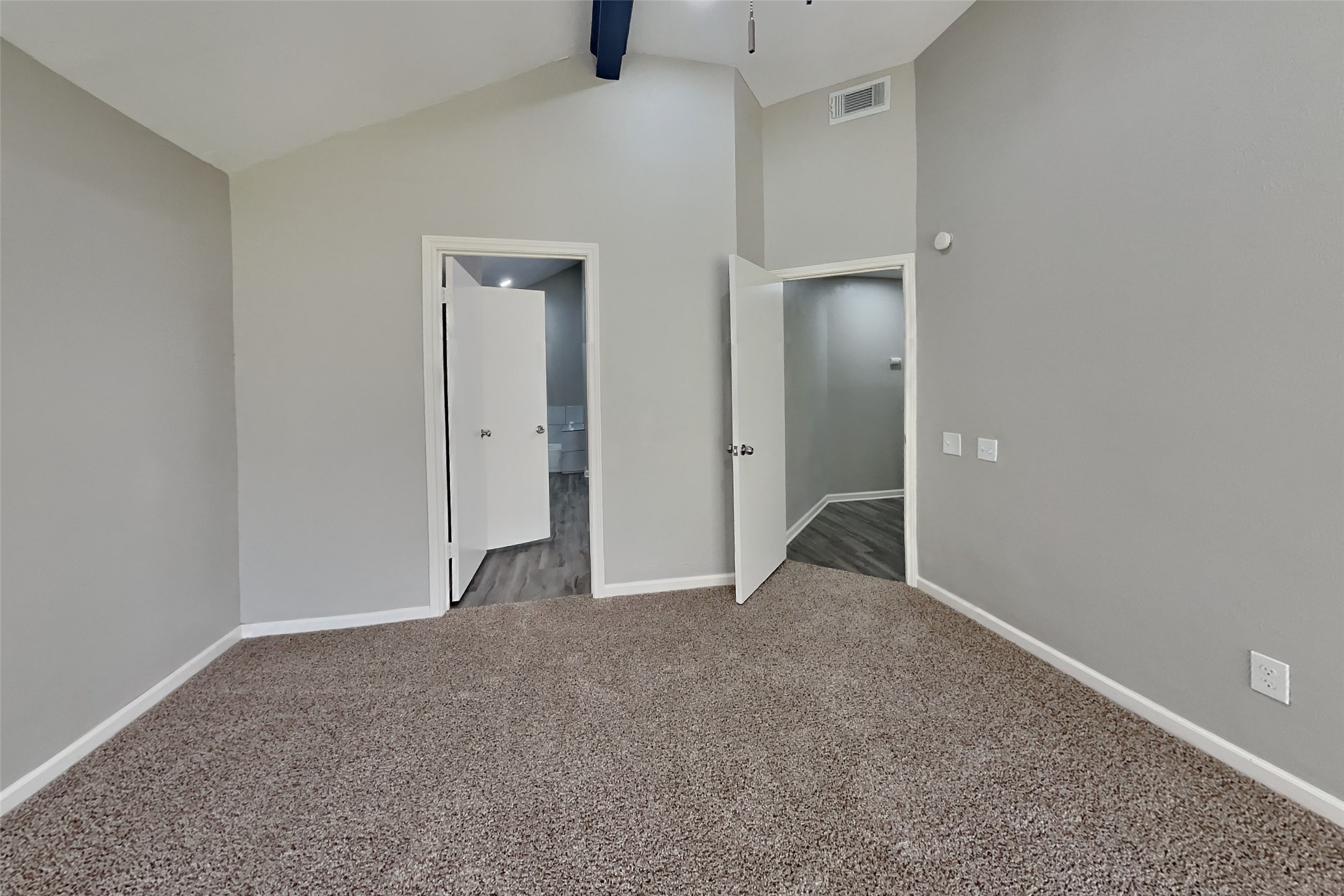 8607 Pines Place Drive Property Photo 6