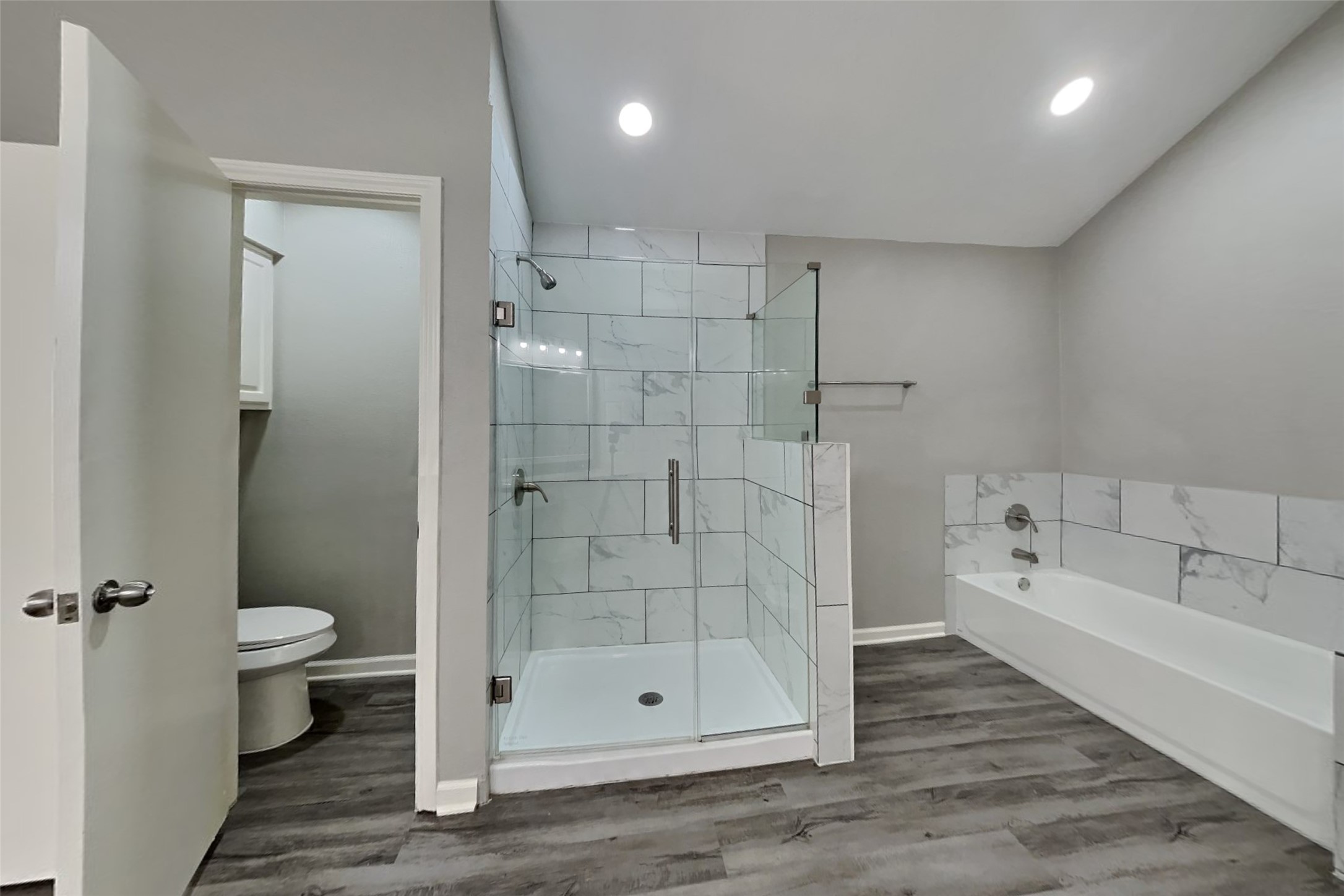 8607 Pines Place Drive Property Photo 9