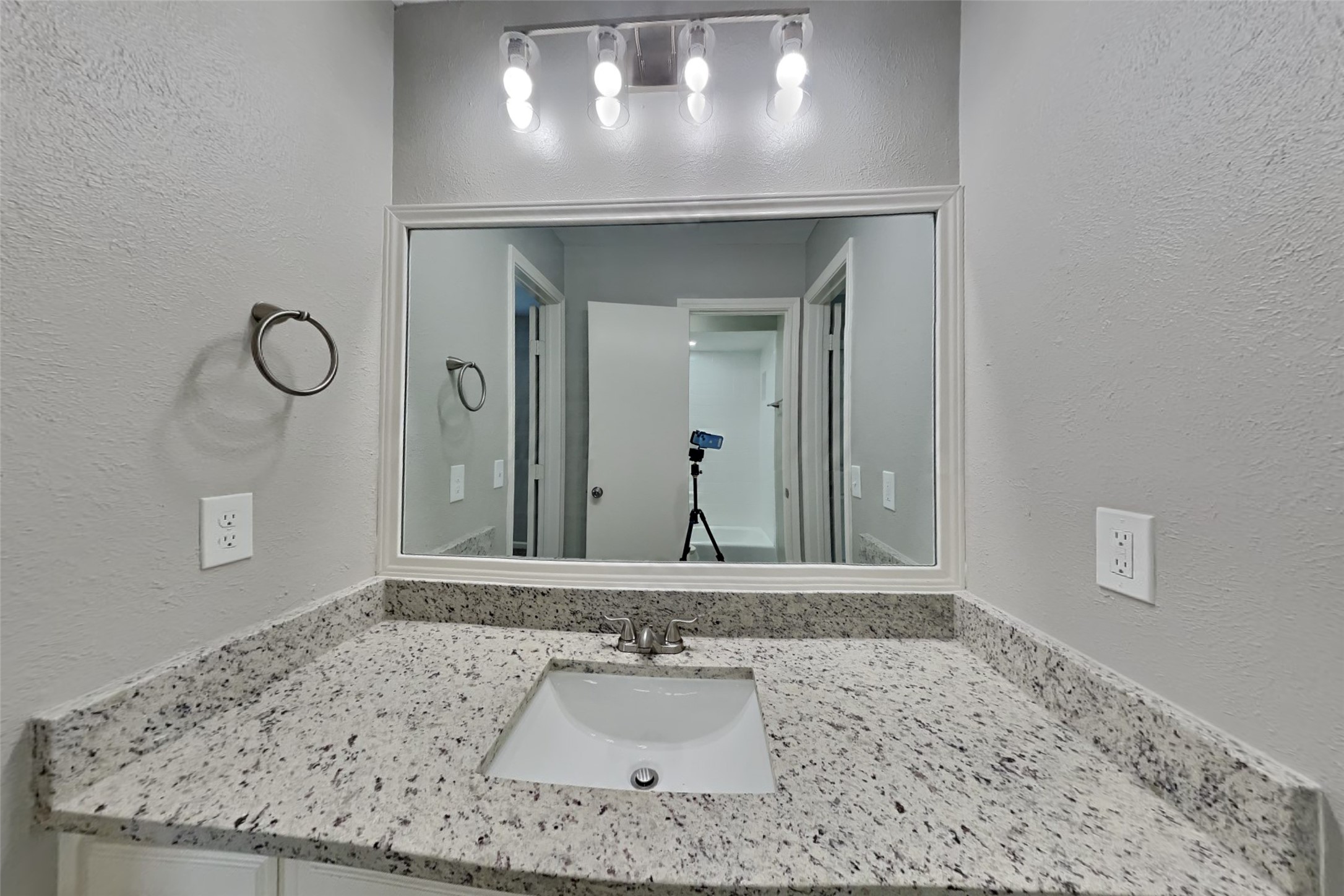 8607 Pines Place Drive Property Photo 14