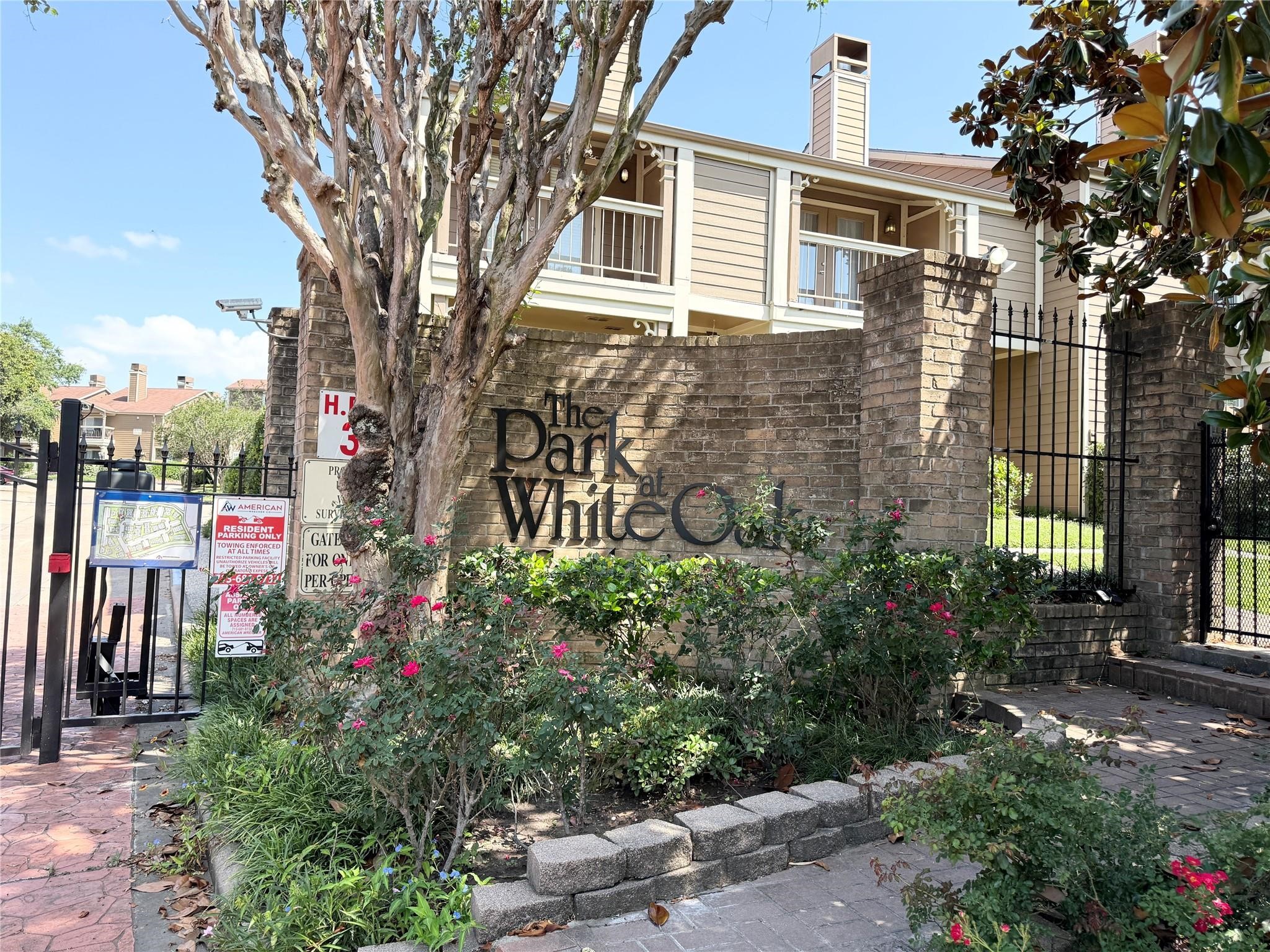 1860 White Oak Drive 376 Property Photo 1