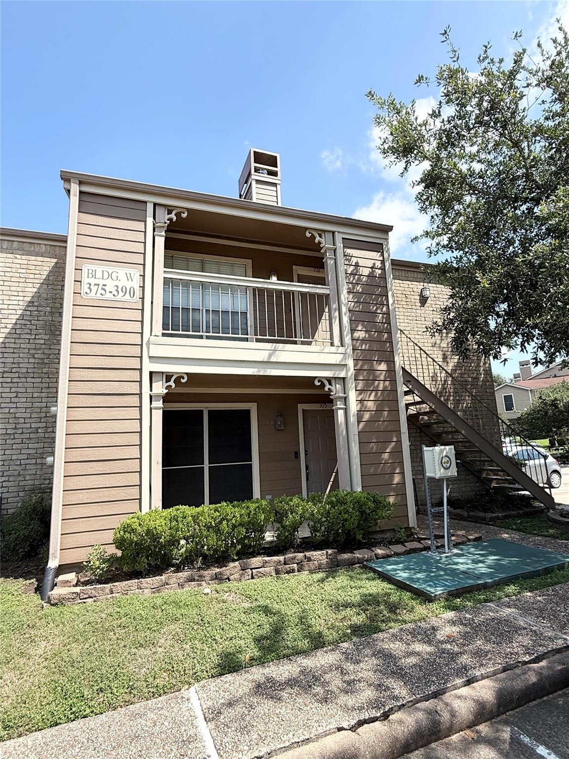 1860 White Oak Drive 376 Property Photo 3