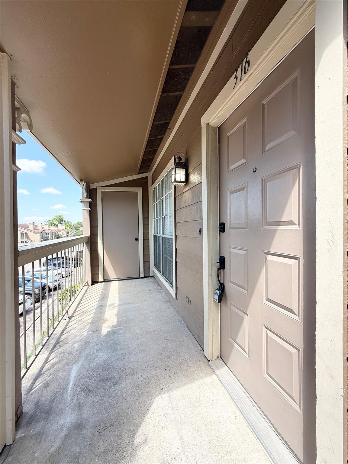 1860 White Oak Drive 376 Property Photo 4