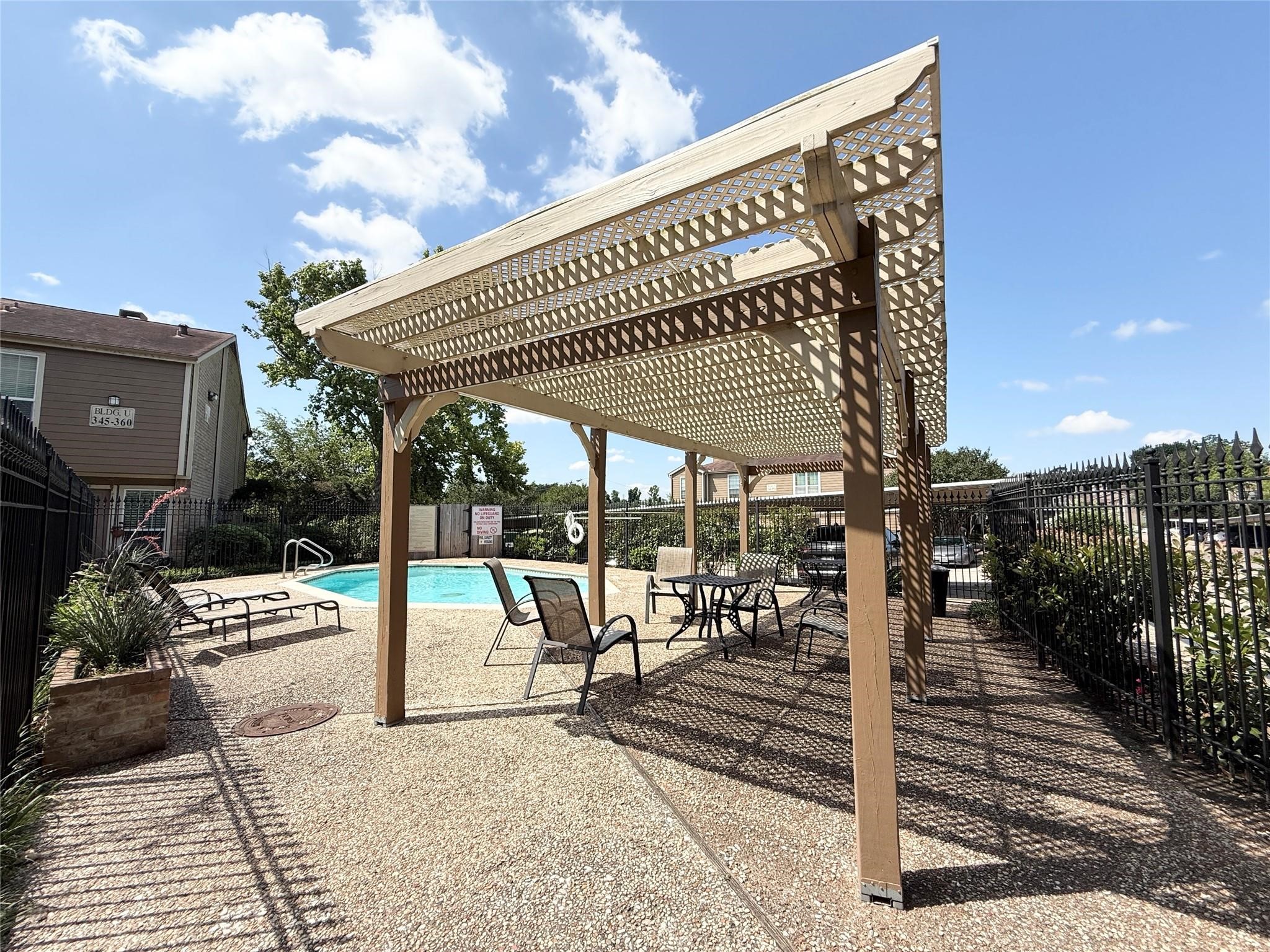 1860 White Oak Drive 376 Property Photo 5