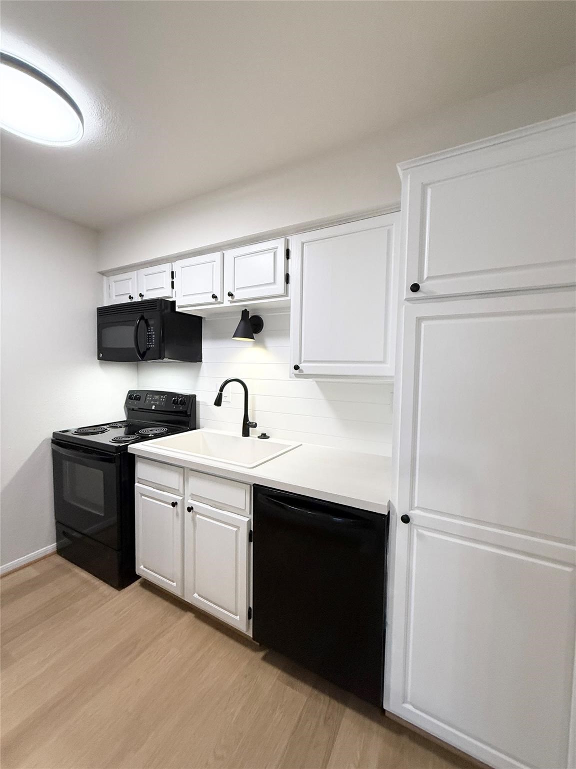 1860 White Oak Drive 376 Property Photo 12