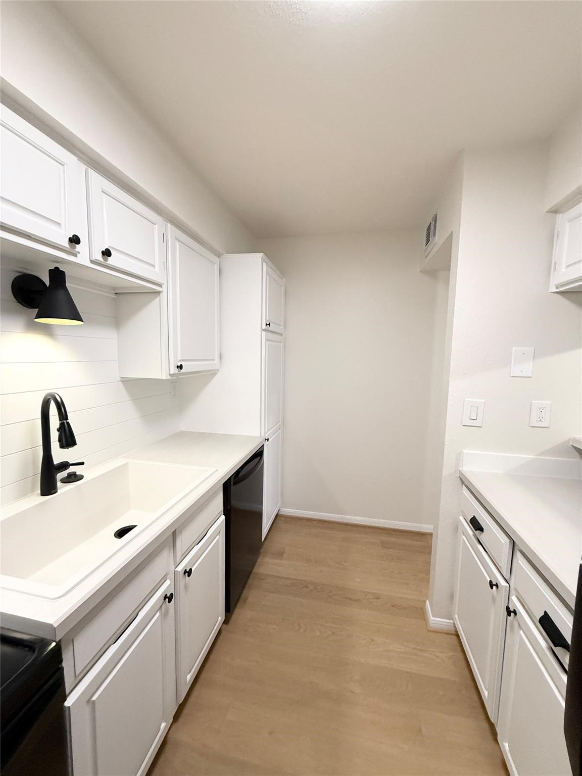 1860 White Oak Drive 376 Property Photo 14