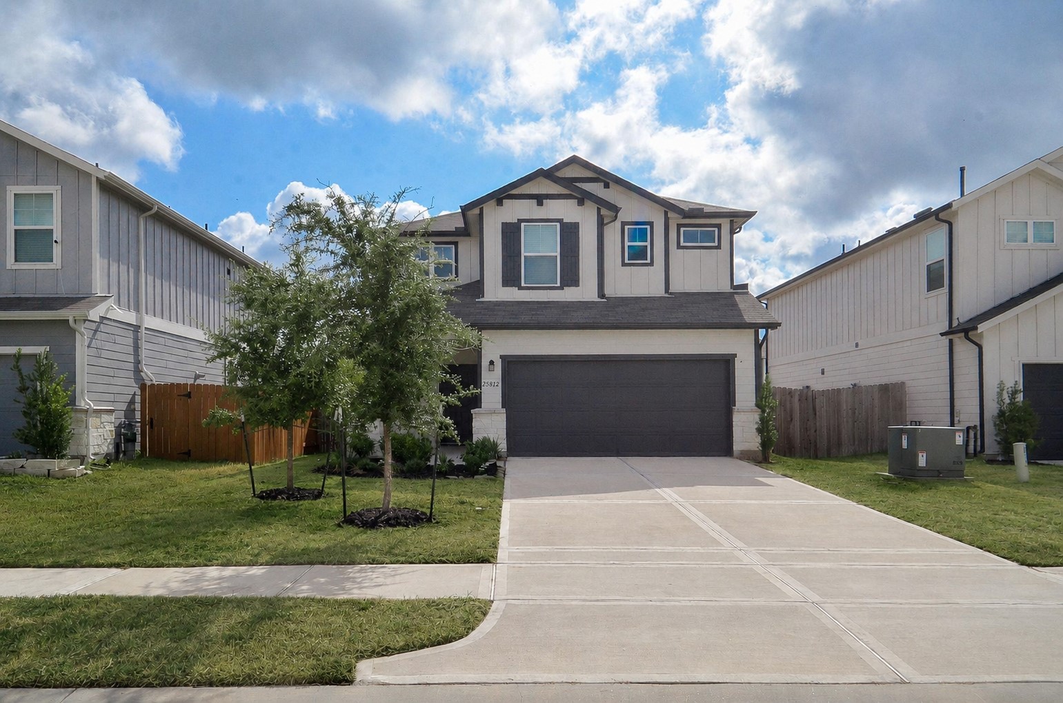25812 Hedgerow Drive Property Photo 3