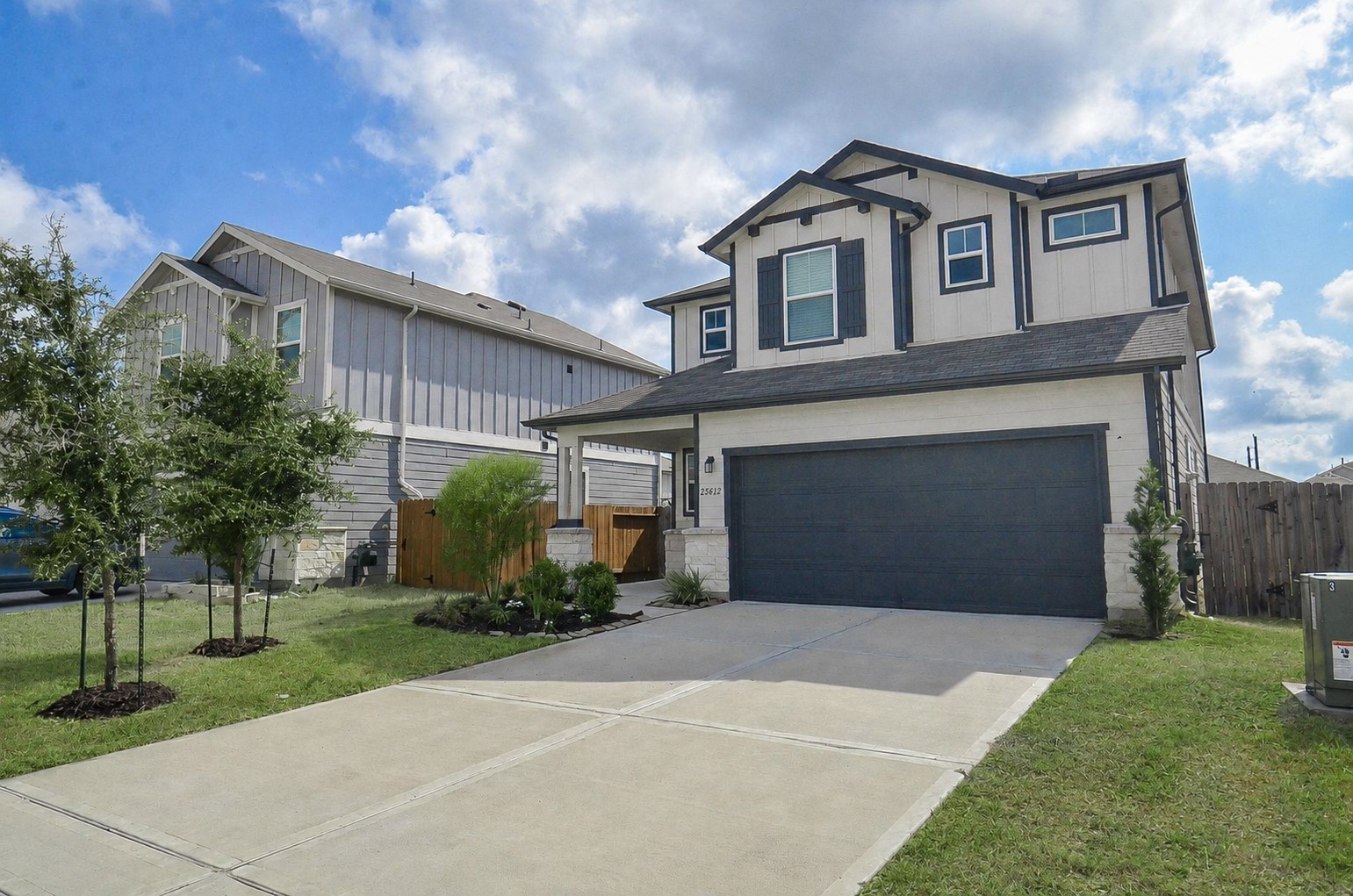 25812 Hedgerow Drive Property Photo 4