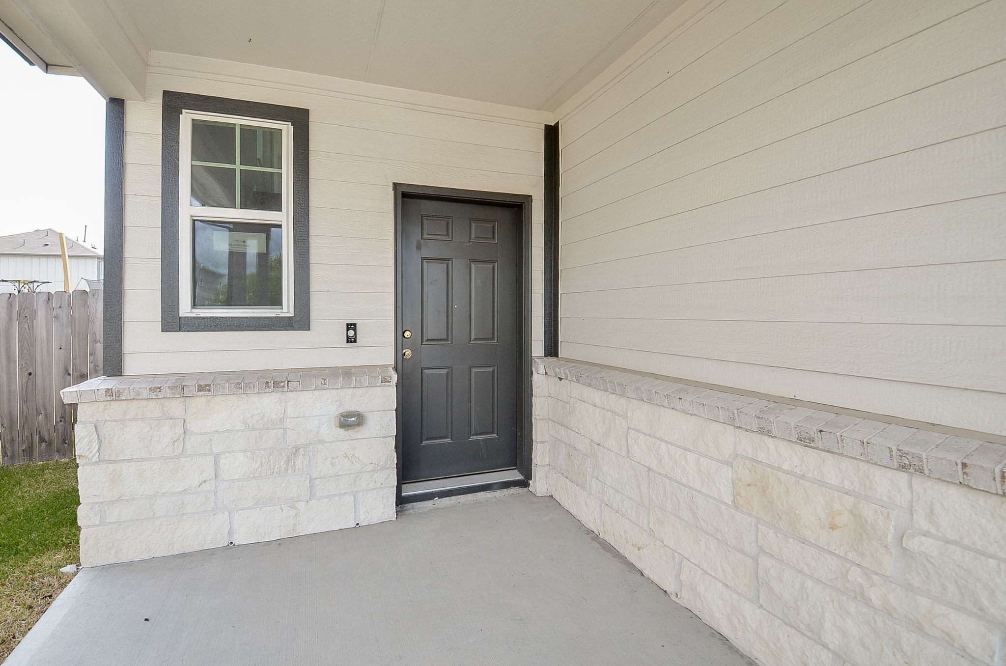 25812 Hedgerow Drive Property Photo 5