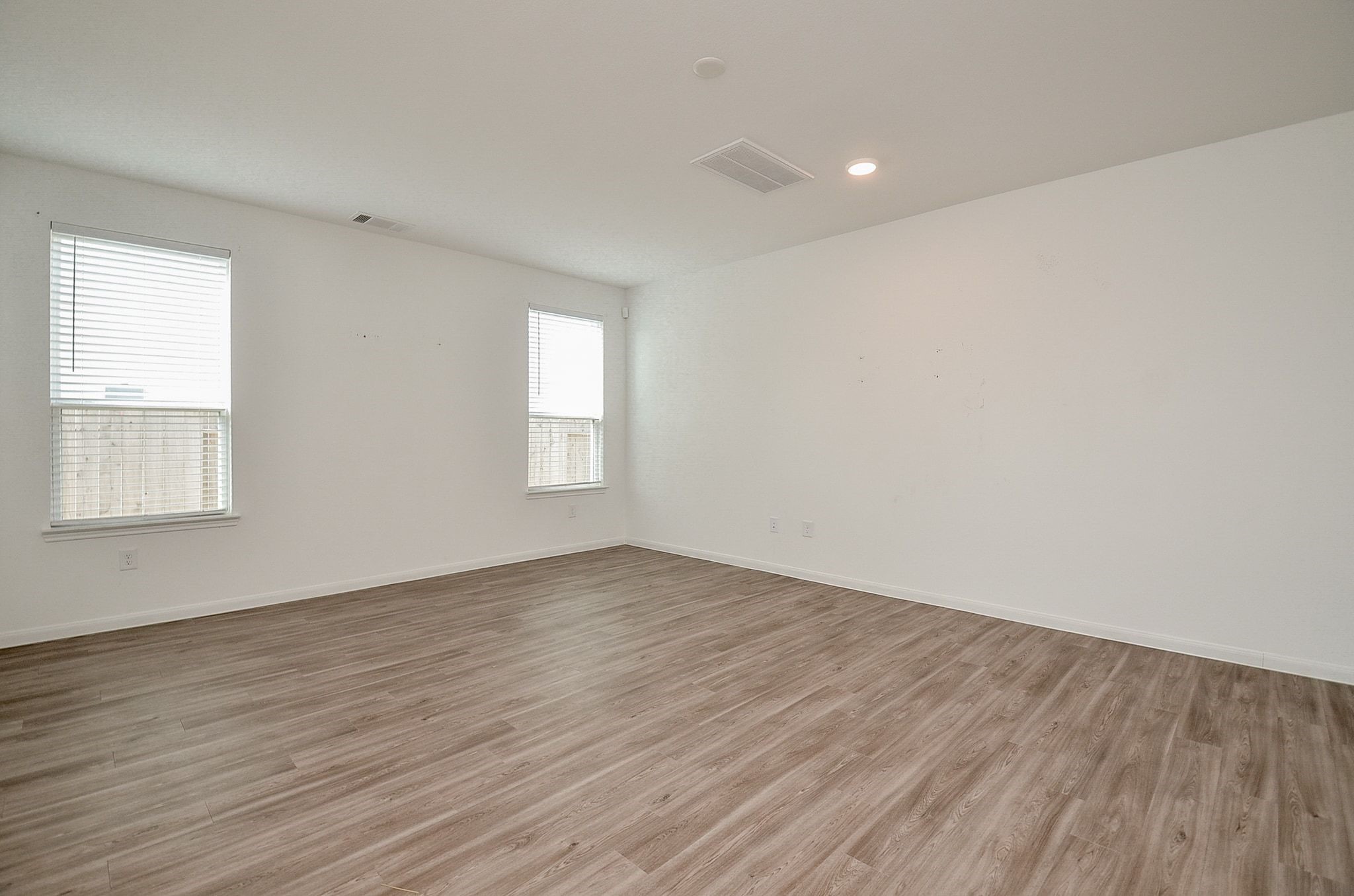 25812 Hedgerow Drive Property Photo 10