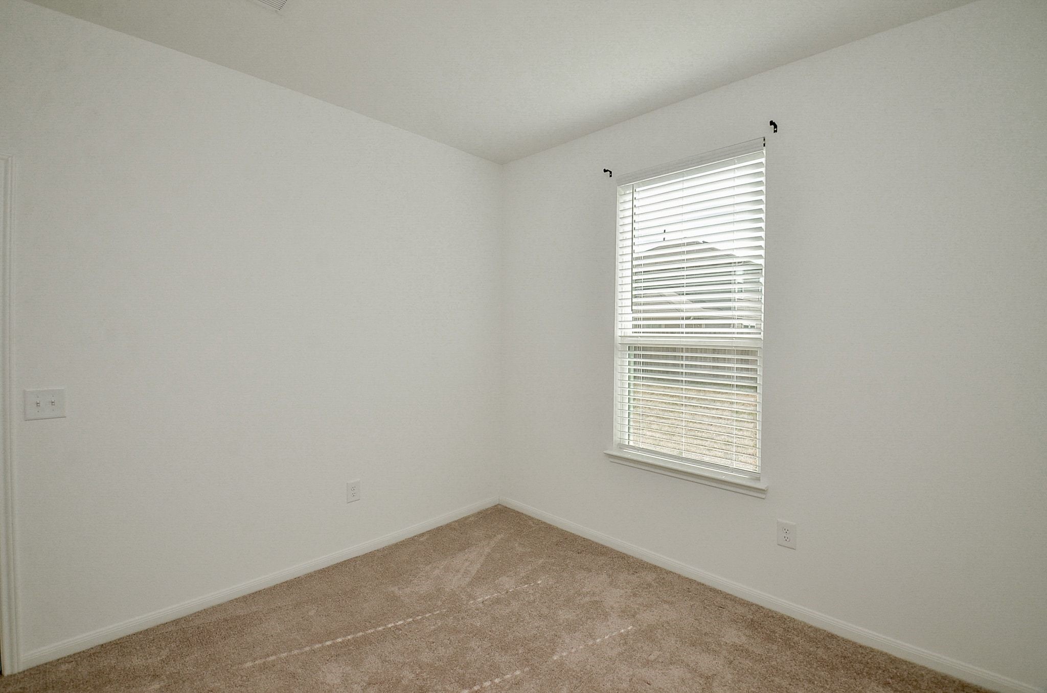 25812 Hedgerow Drive Property Photo 22