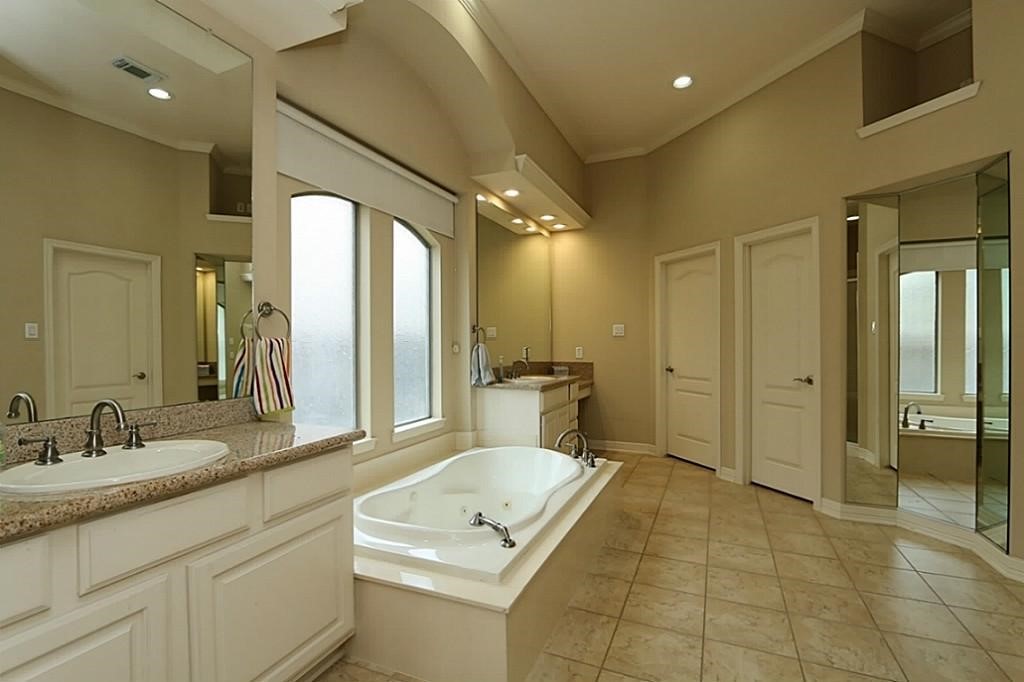 7610 Hampton Bay Lane Property Photo 10