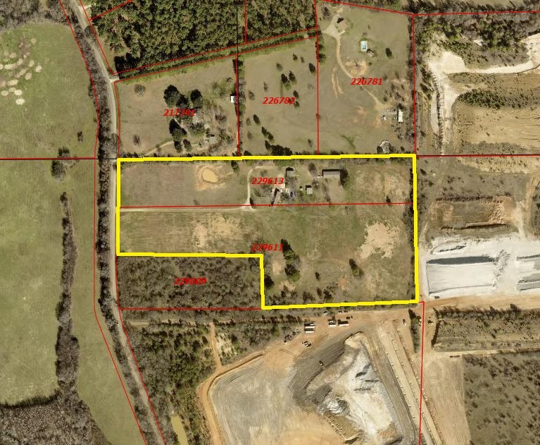1401 Robbins Road Property Photo 1