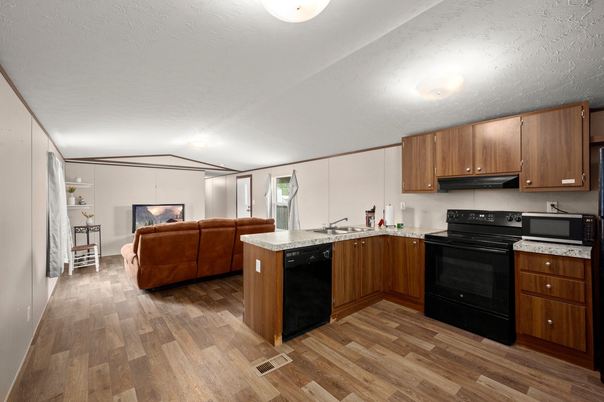 523 Fairfax Lane Property Photo 3