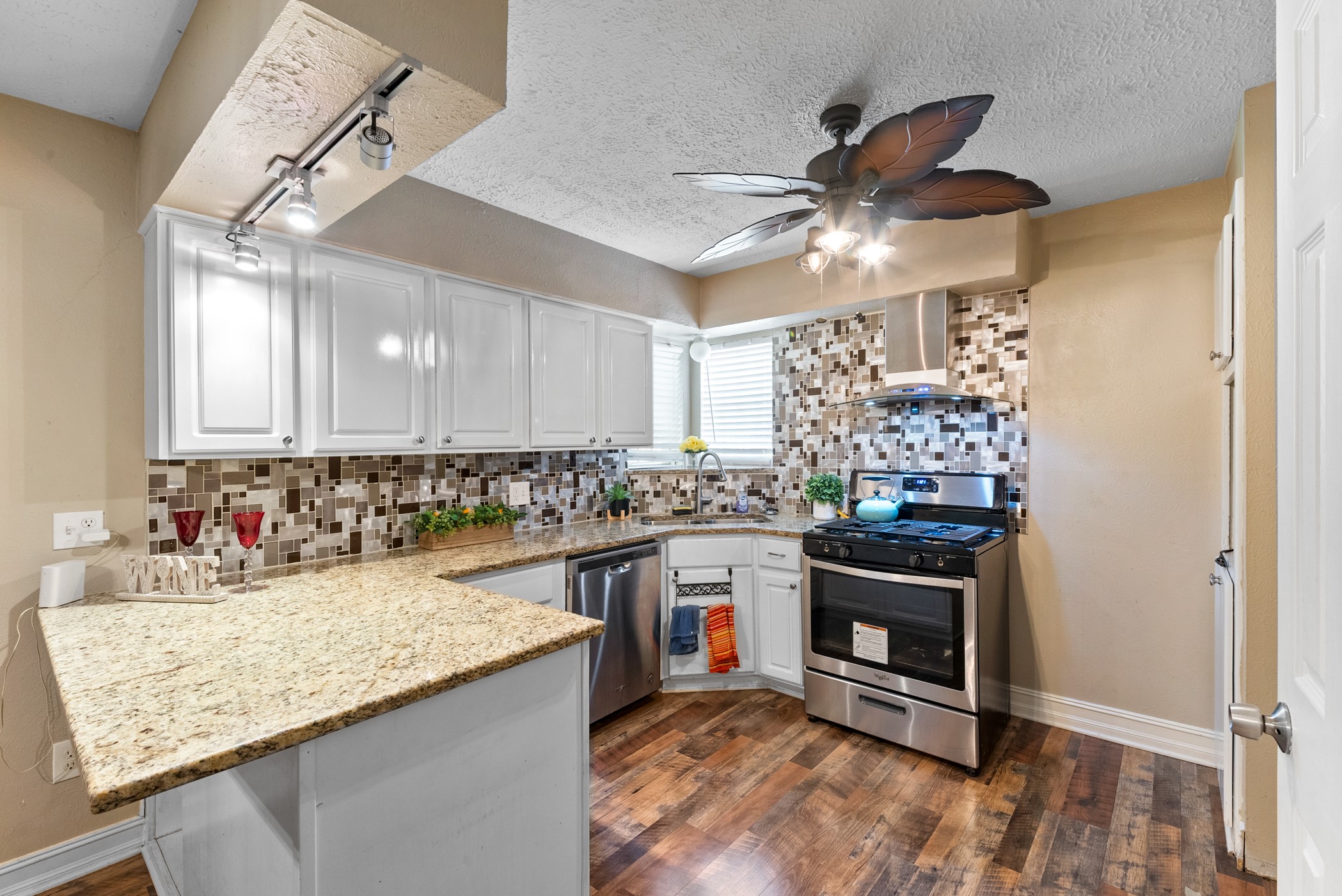 4302 Marchant Road Property Photo 4