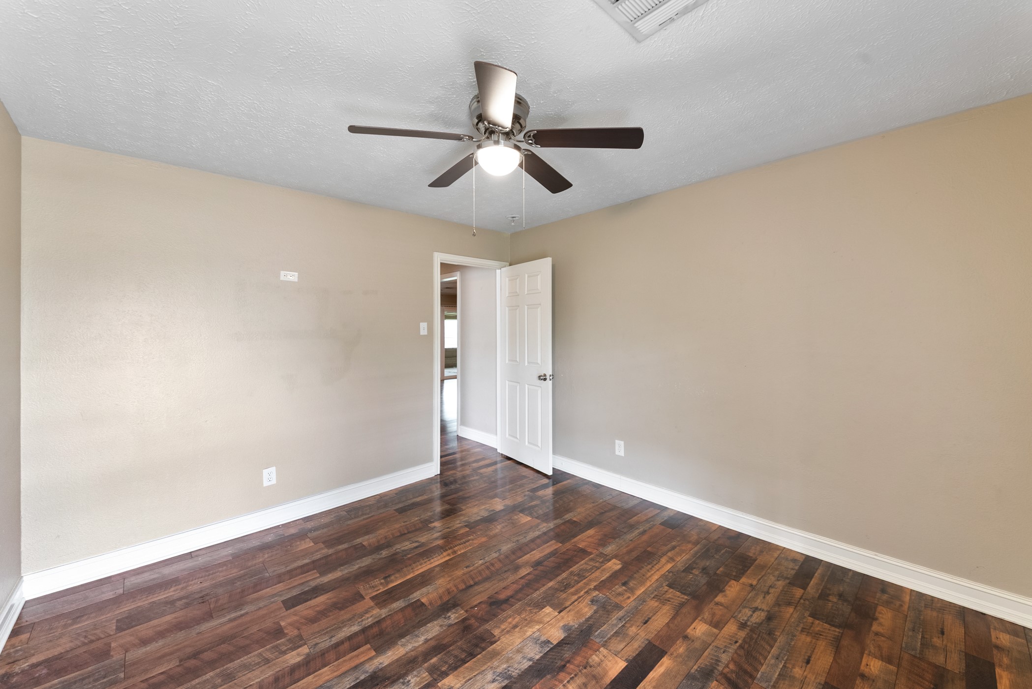 4302 Marchant Road Property Photo 14