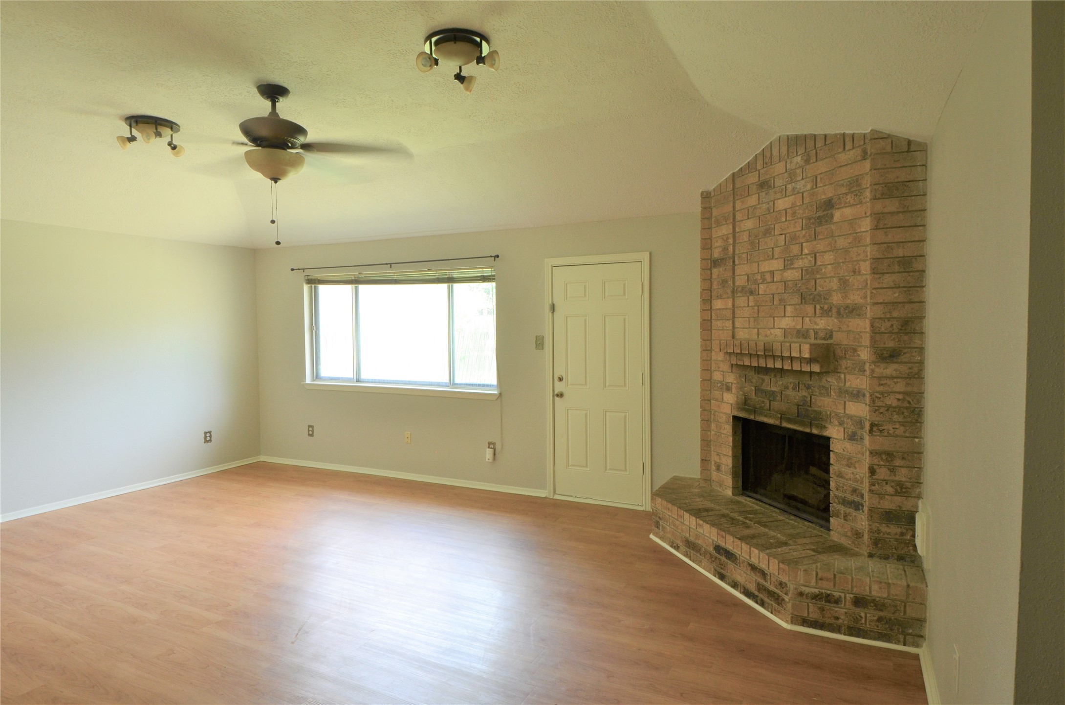 24006 Merry Oaks Drive Property Photo 3