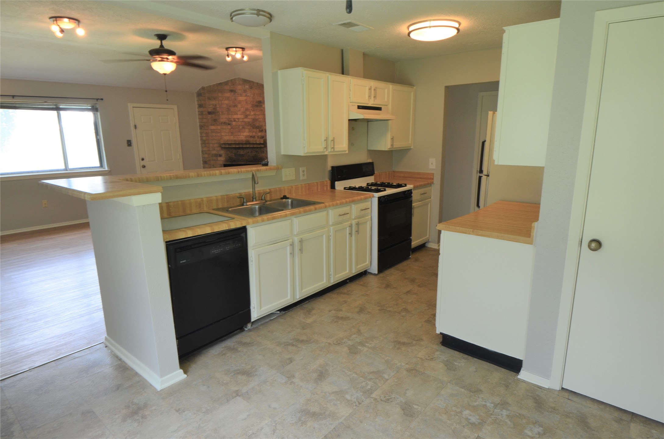 24006 Merry Oaks Drive Property Photo 7