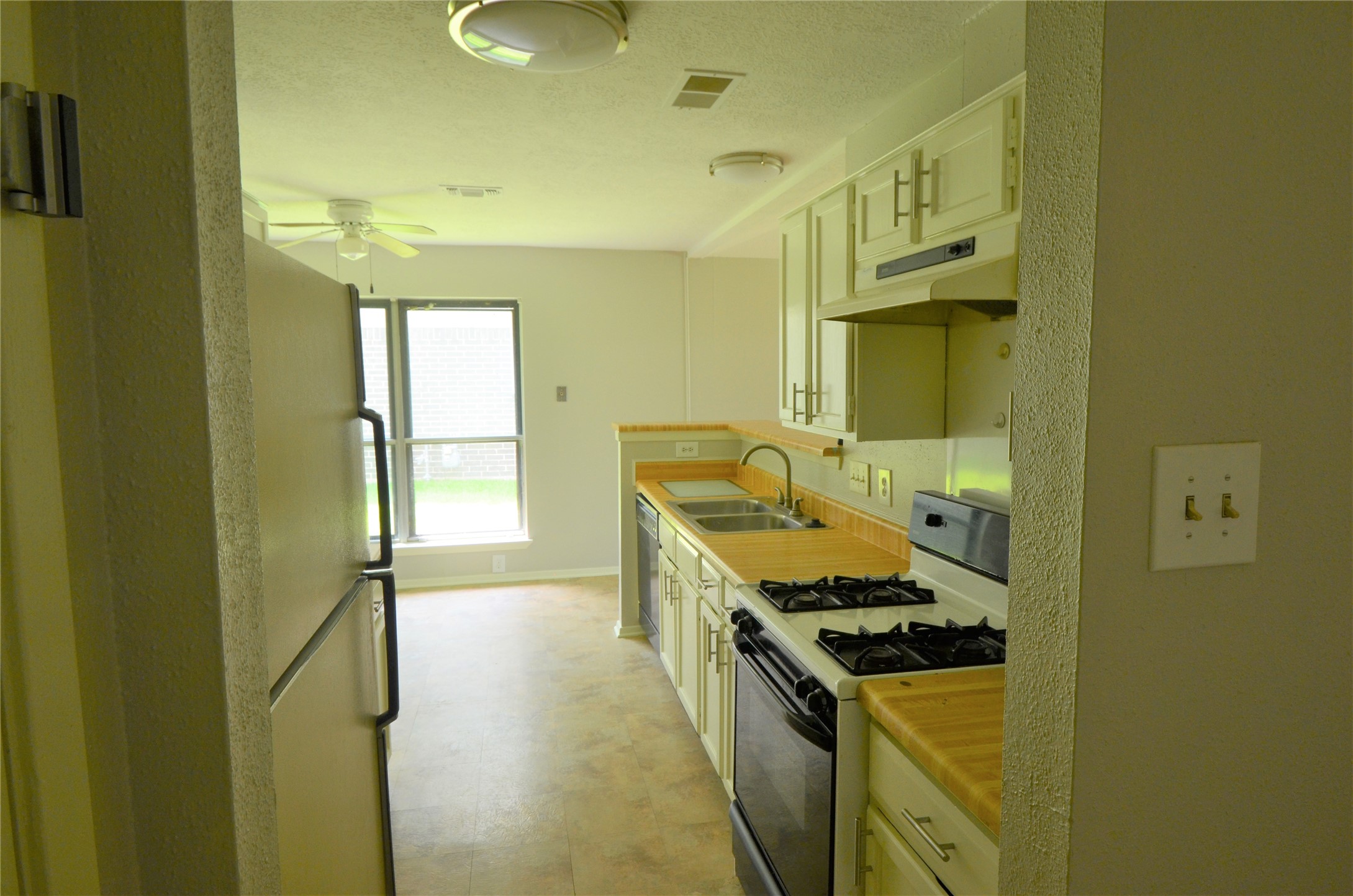 24006 Merry Oaks Drive Property Photo 8