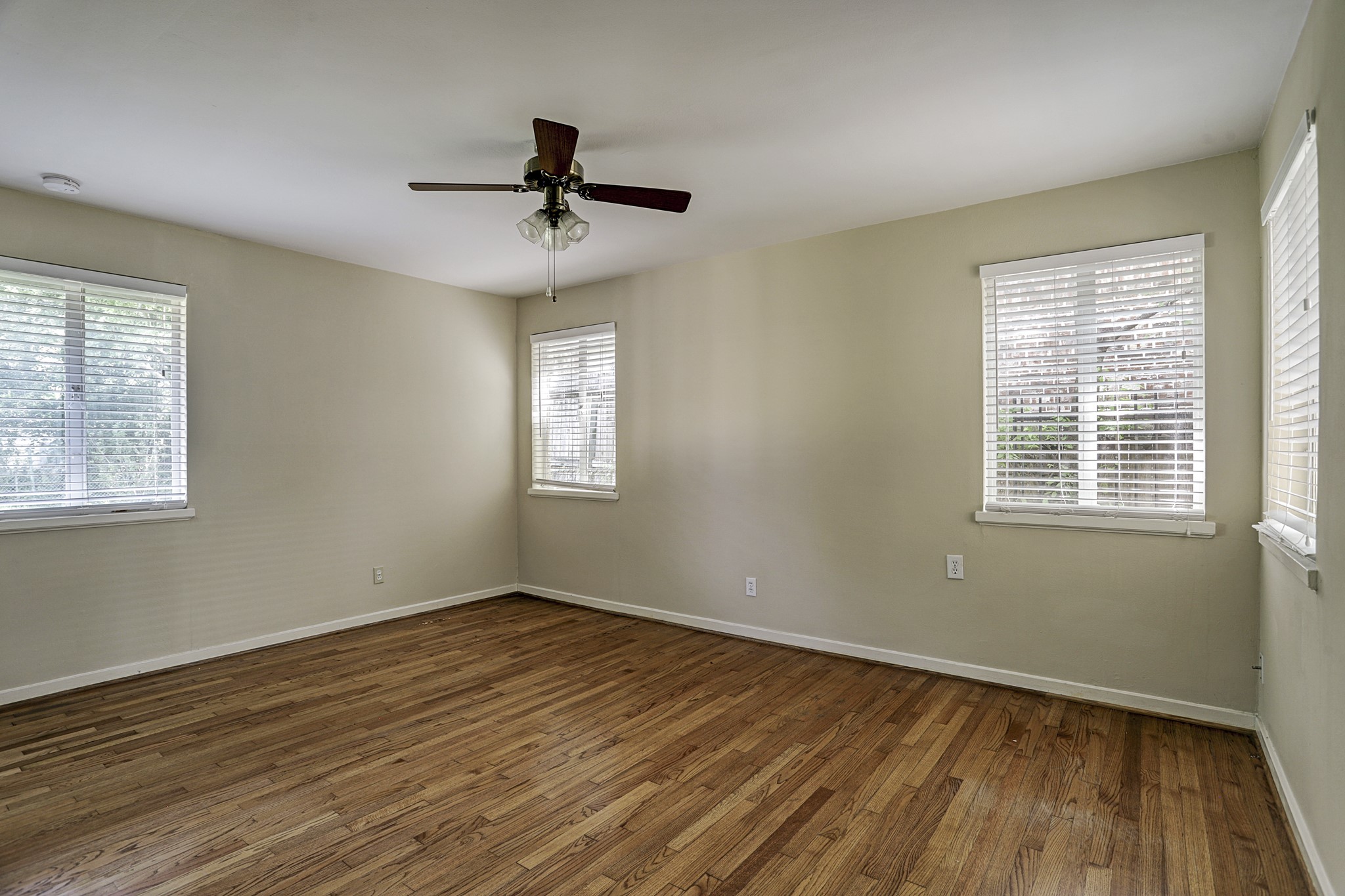 2102 Sheridan Street Property Photo 8