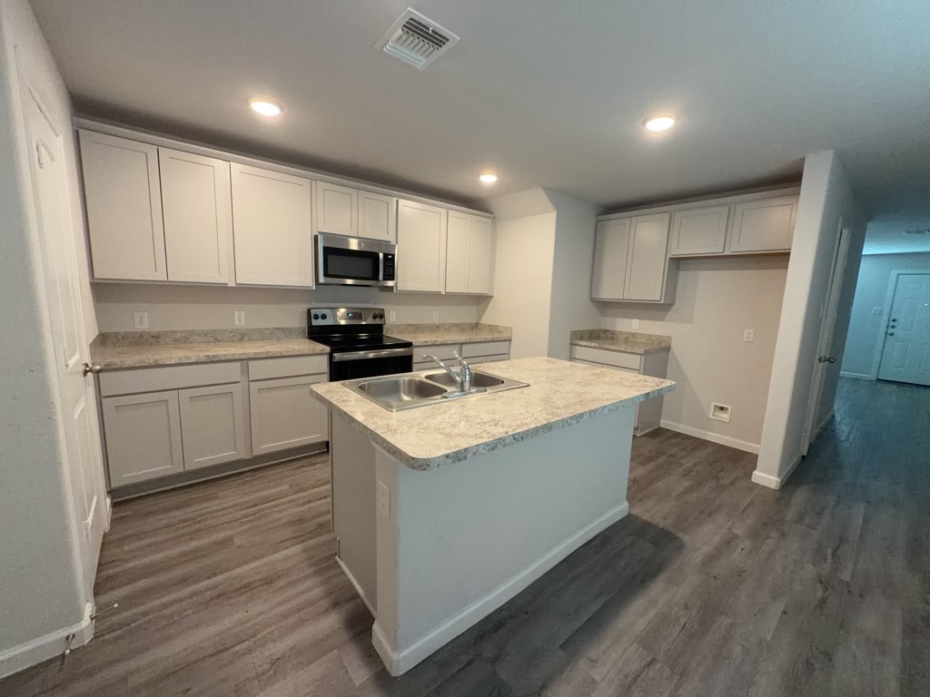 501 Hines Street B Property Photo 4