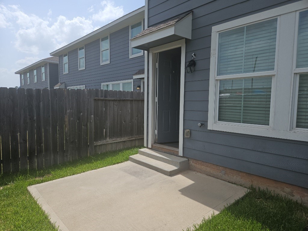 501 Hines Street B Property Photo 6
