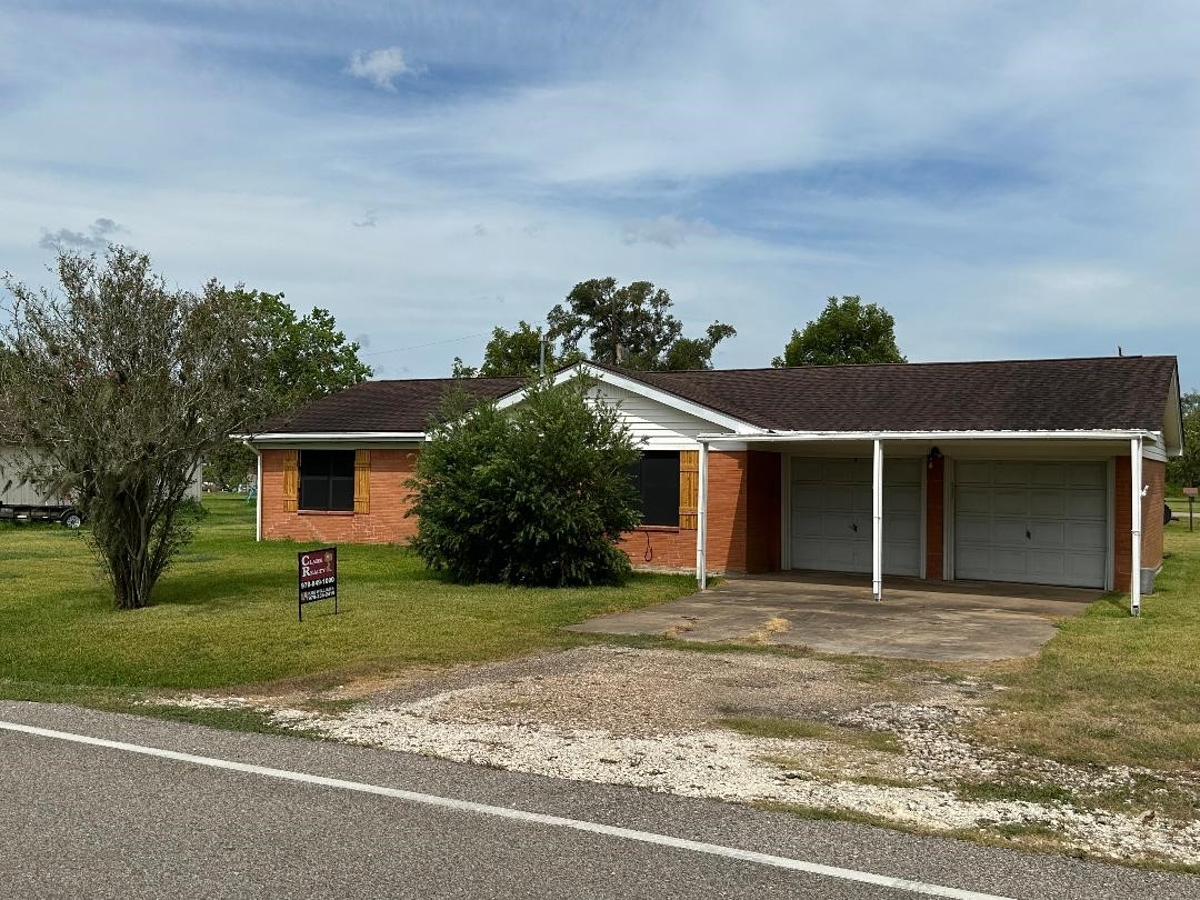304 Edgewater Drive Property Photo 1